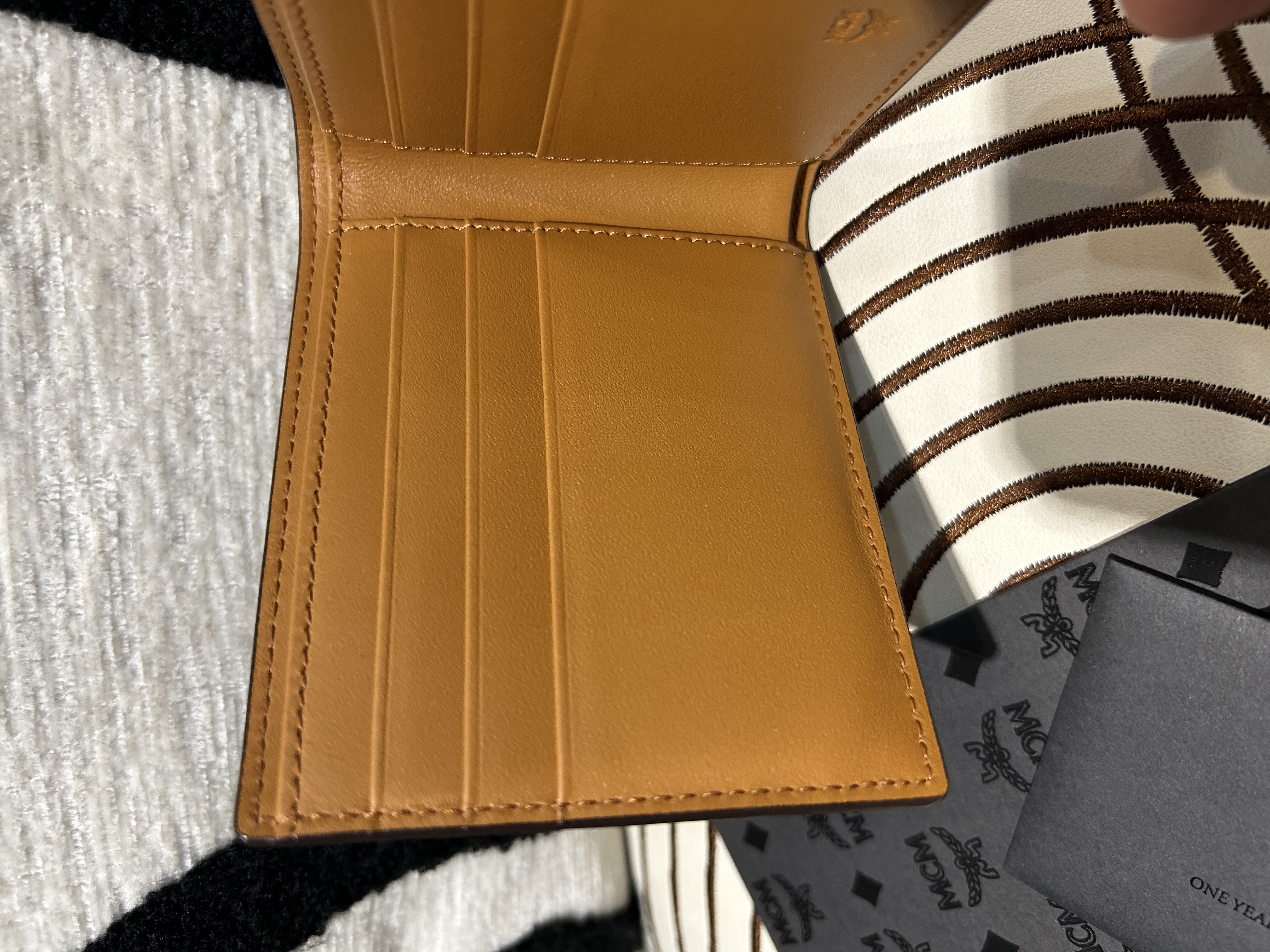 全新 MCM BIFOLD WALLET IN VISETOS ORIGINAL 100%Authentic ,全新貨品 ✅專門店收據✅證書✅盒