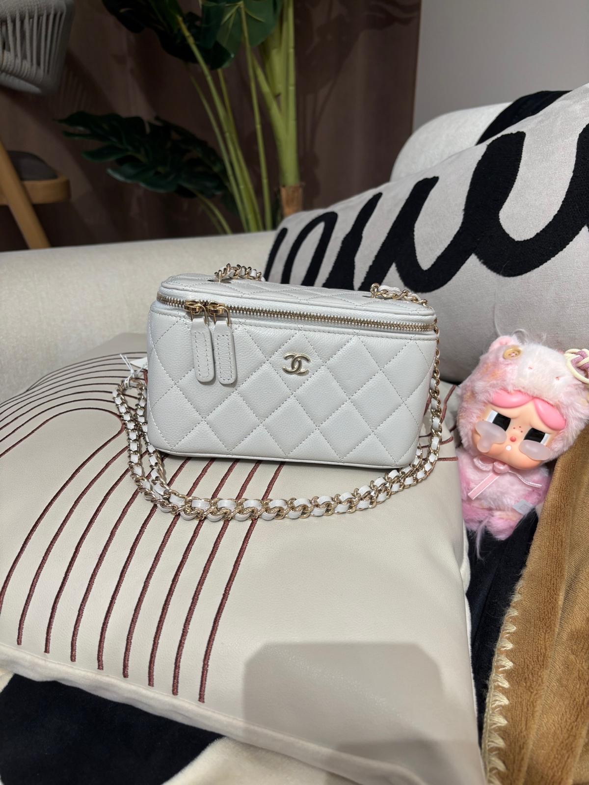 Chanel vanity with chain  灰色亮面粒粒牛皮長盒子 AP1341 100%Authentic, 98%new ✅晶片✅Dust bag✅Box