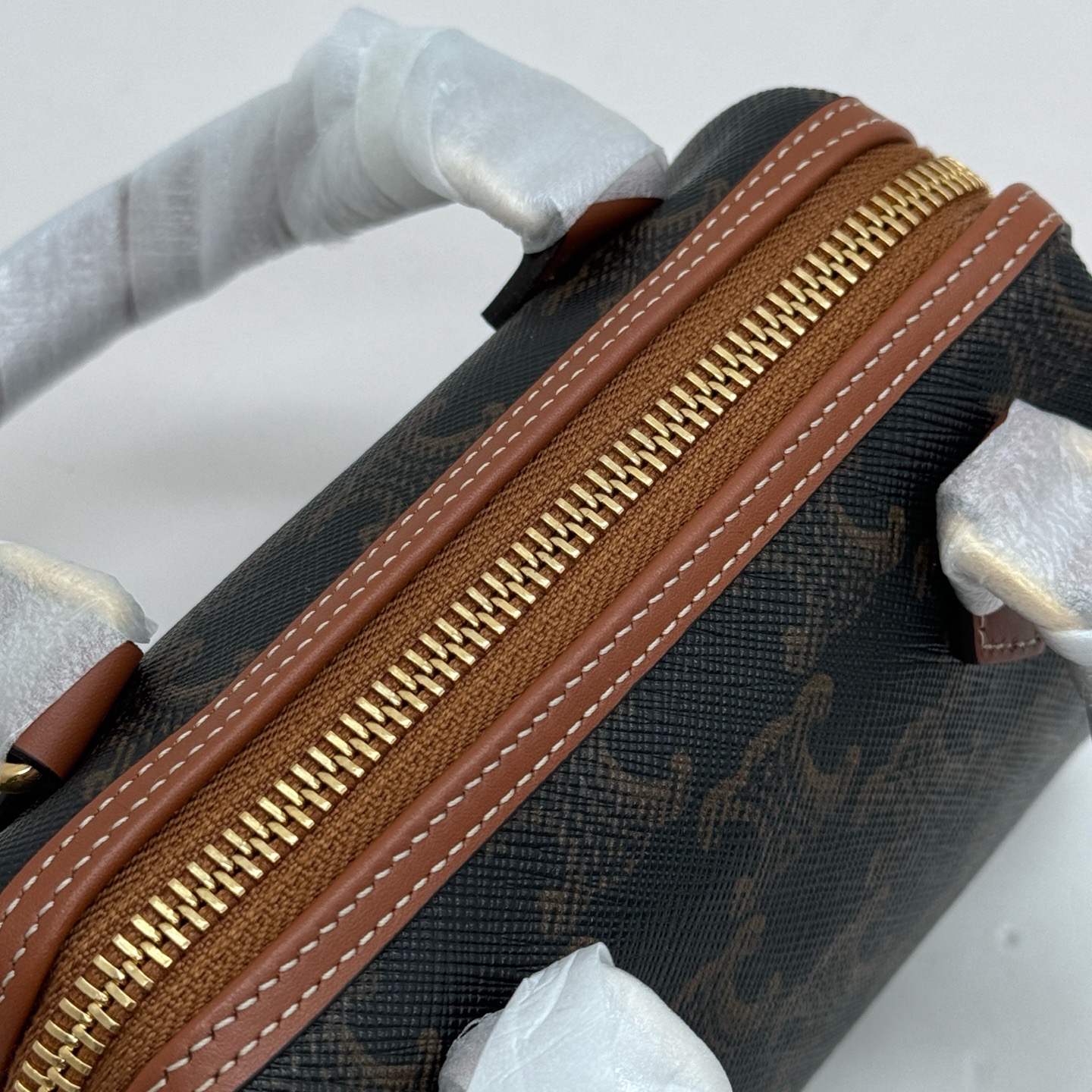 Pre-owned Celine Boston Triomphe Canvas bag / Product Code: 26042402