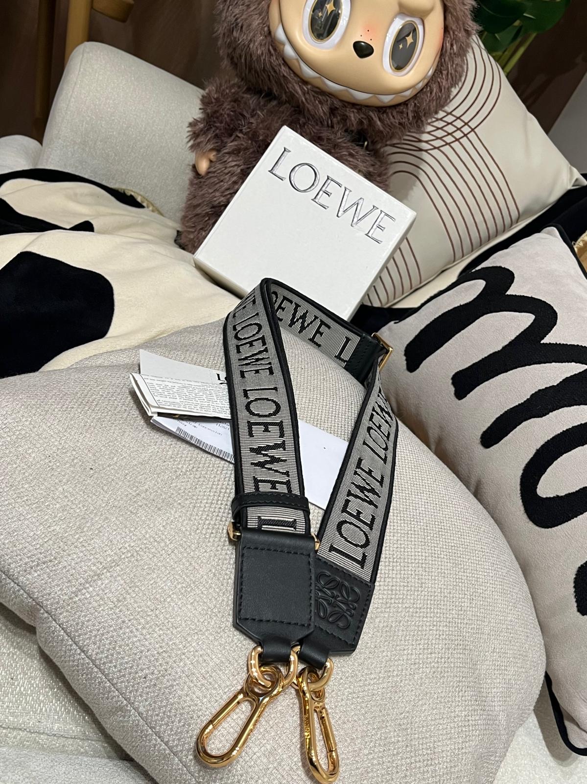 未使用品 Loewe Anagram strap 黑色可調節長度 65-105cm 100%Authentic,unused  ✅box 