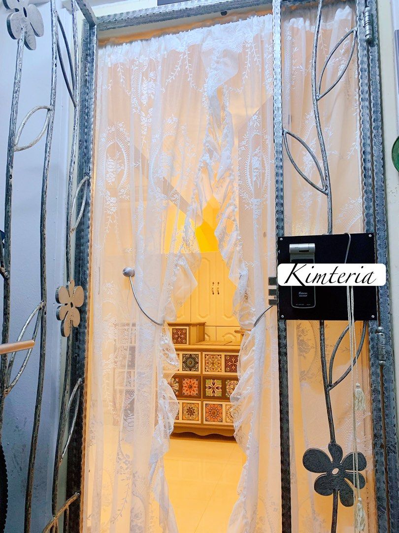 Princess Wavy center Doorway Curtain