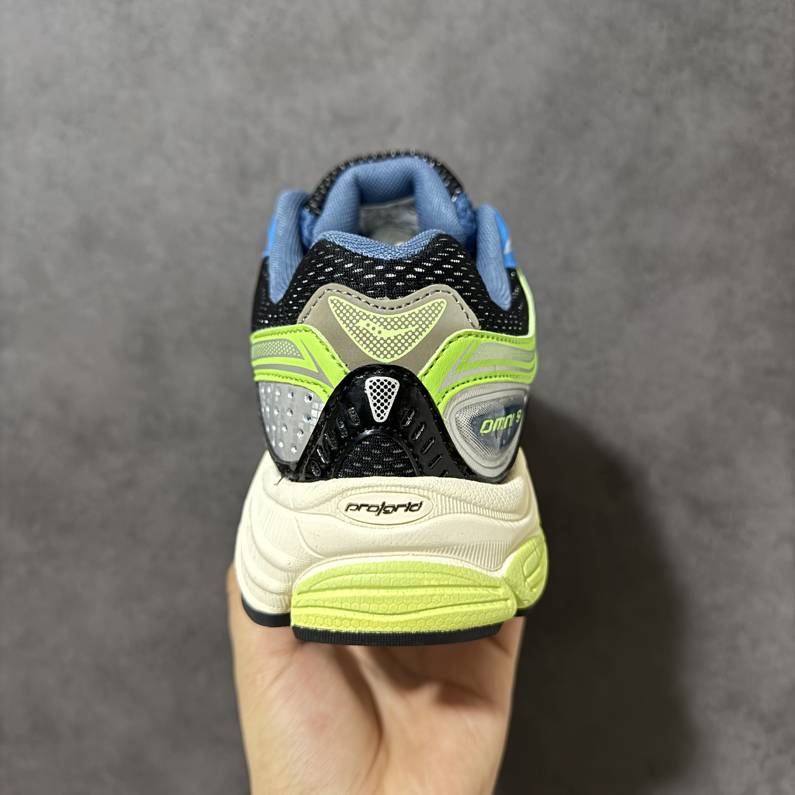 Saucony ProGrid Omni 9 OG