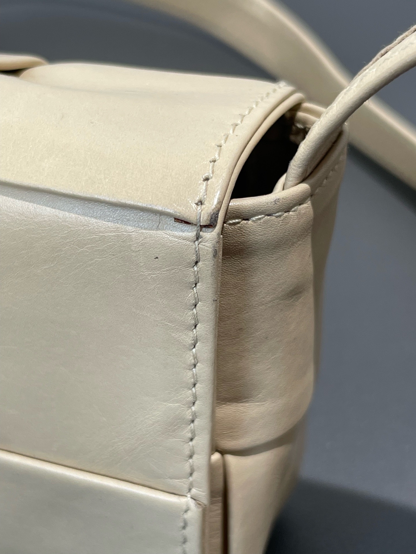 【預訂貨品】BV Candy Cassette六格米黃色編織包 