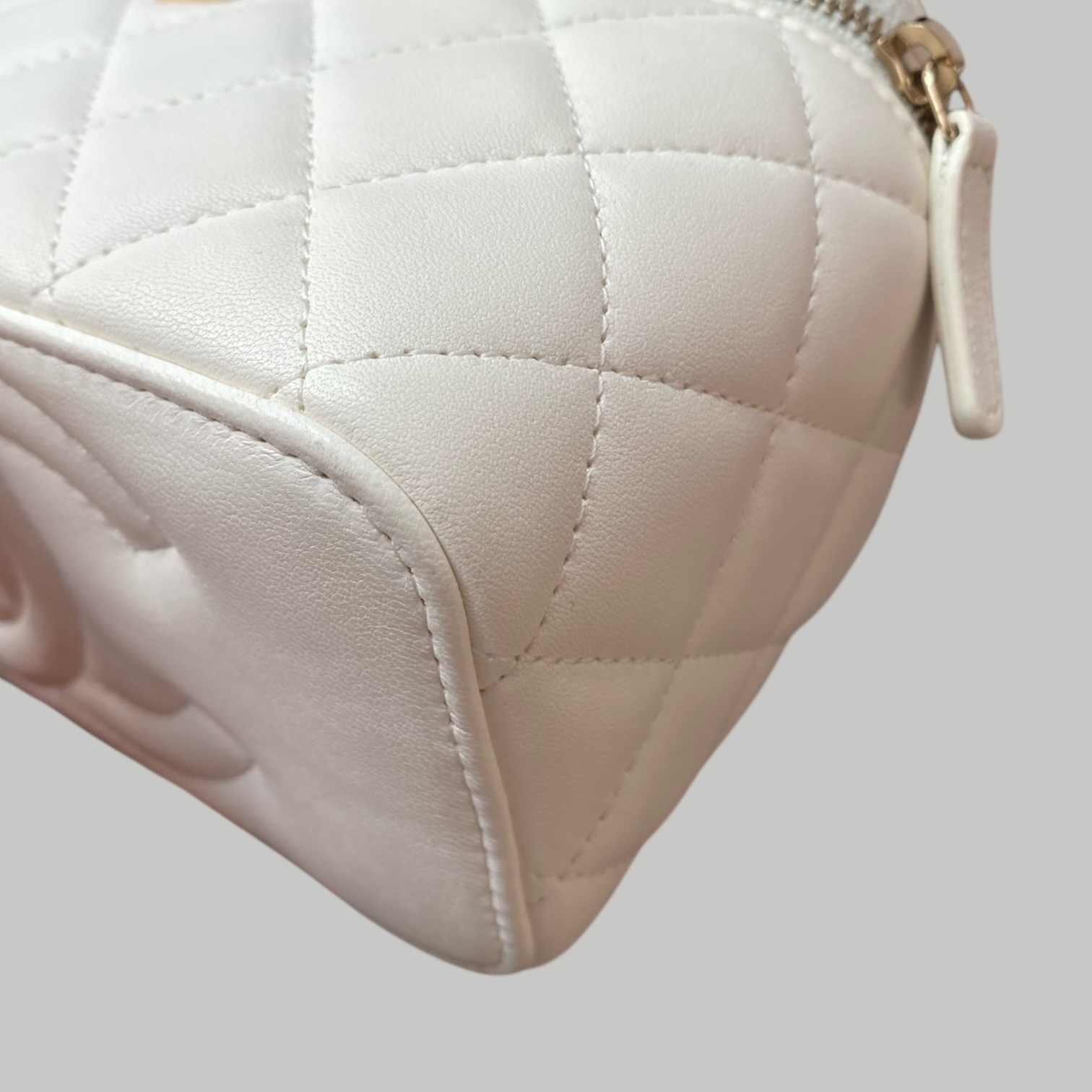 Chanel Lambskin vanity羊皮金球長盒子