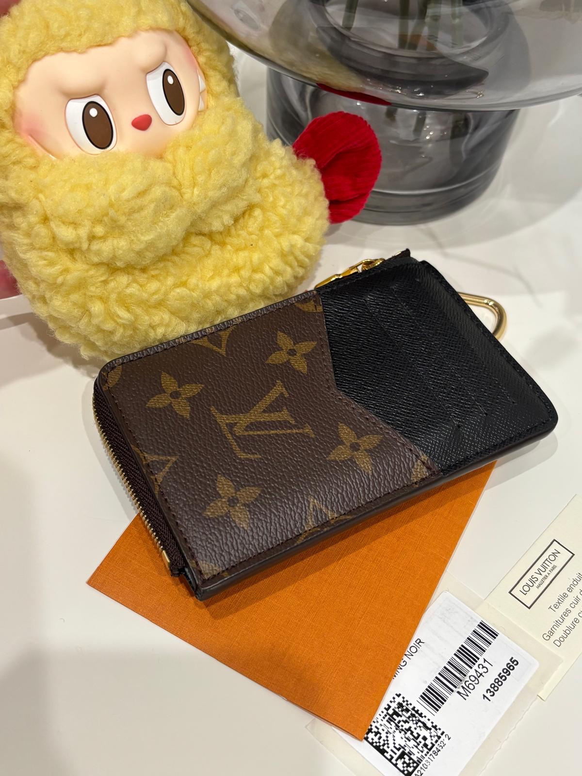 LV Card & Coin Case 100%Authentic, 98%New ✅Dust bag