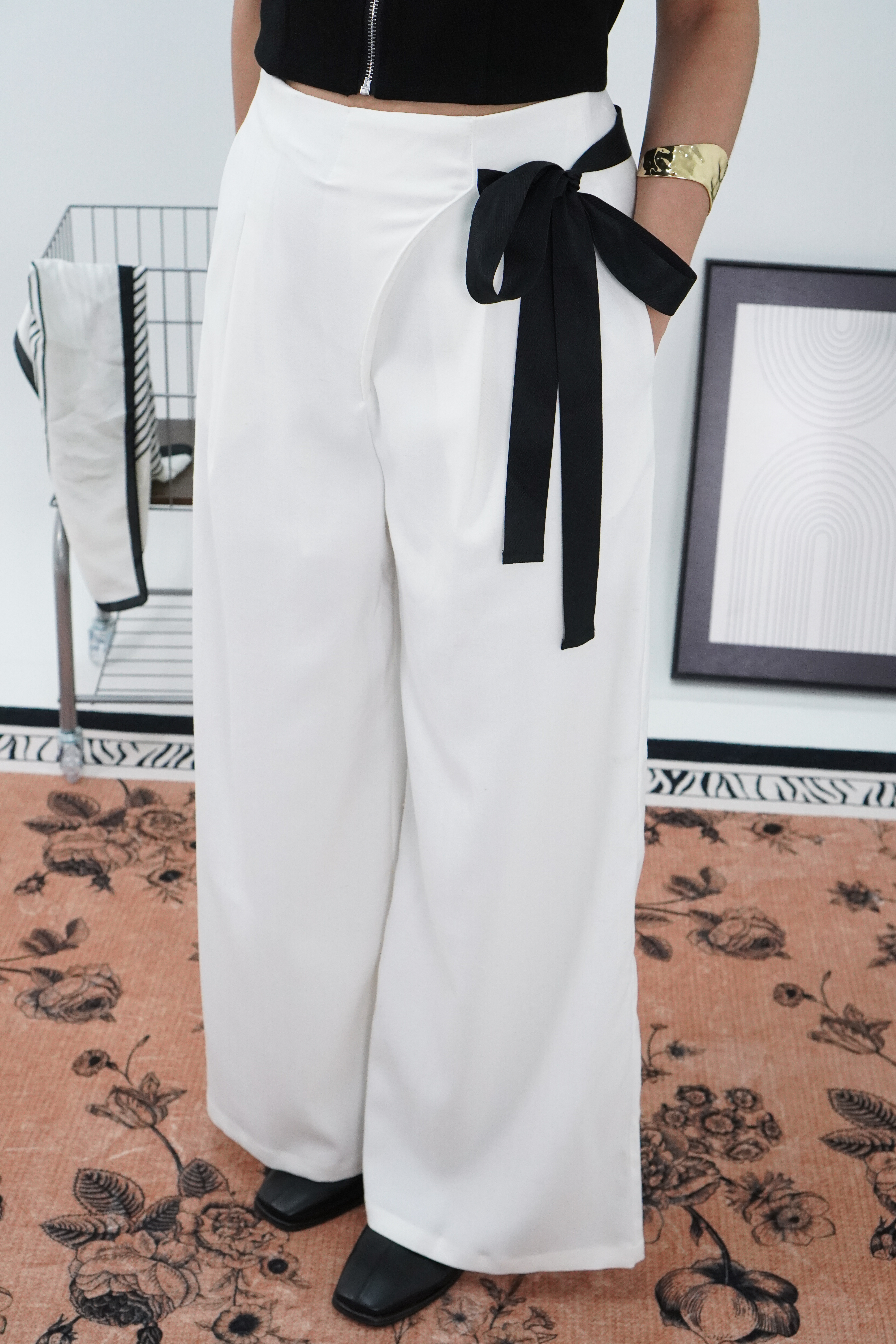 侧边绑带米白长裤 Side Tie Trousers