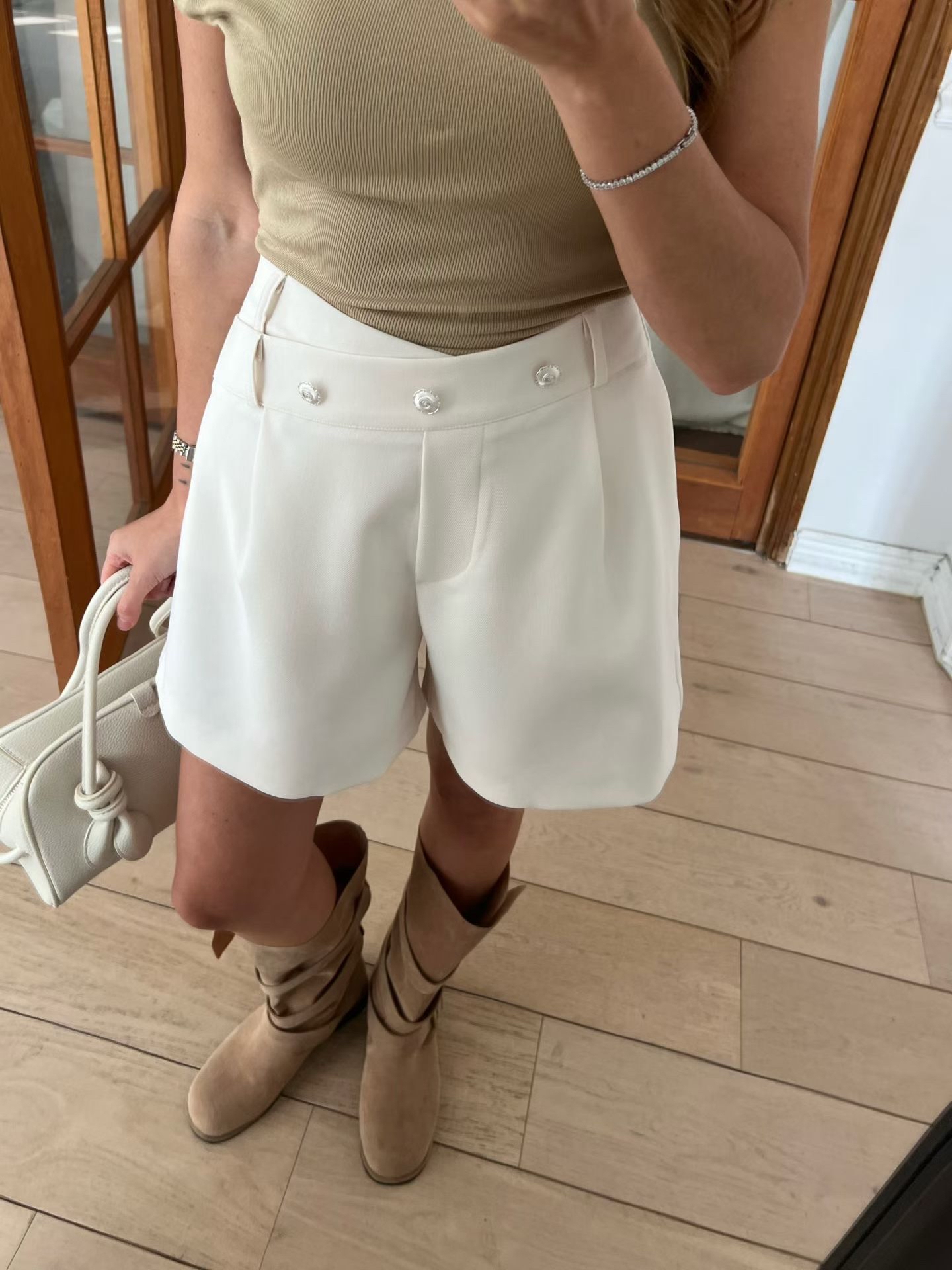 B3 法式名媛風排釦顯瘦短褲