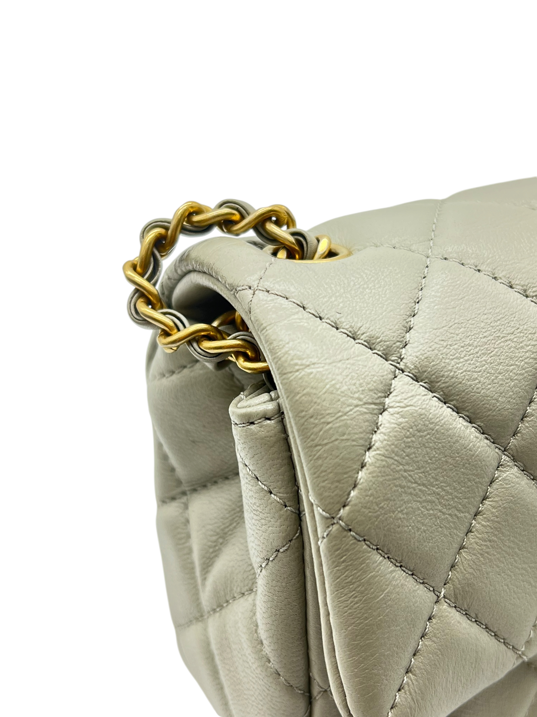 Pre-Owned CHANEL Mini Flap Bag / Product Code: 26052807
