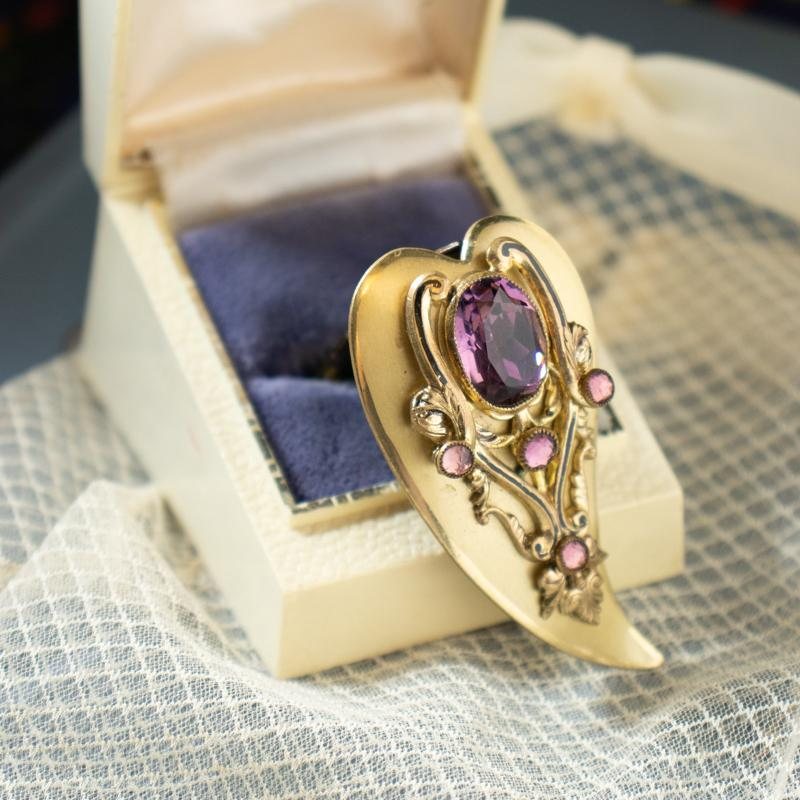 C.a. 1940s Elongated Heart Shape Amethyst Glass Dress Clip(MU064)