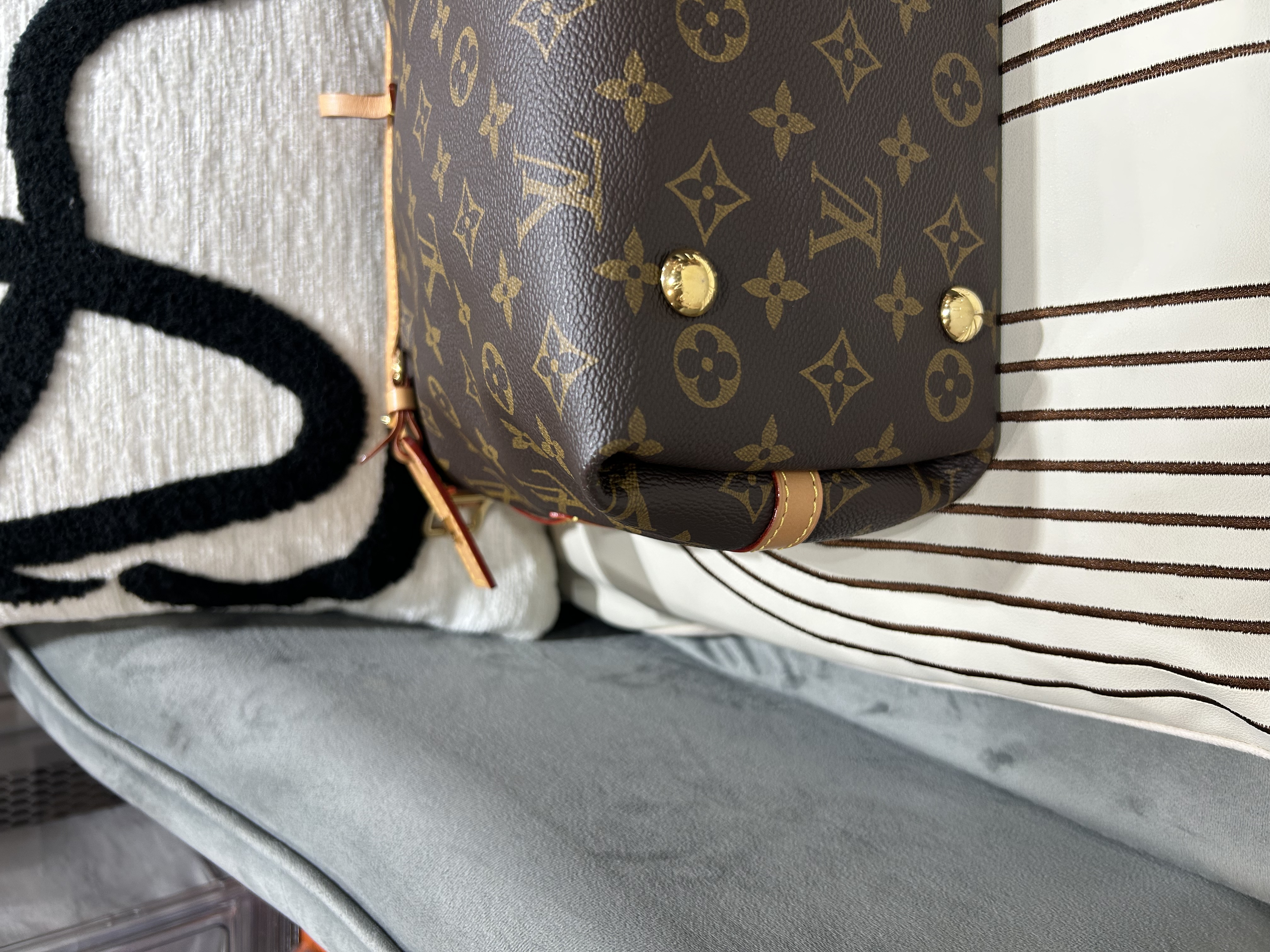 LV Carryall PM Monogram 100%Authentic, 99%New ✅Dust bag