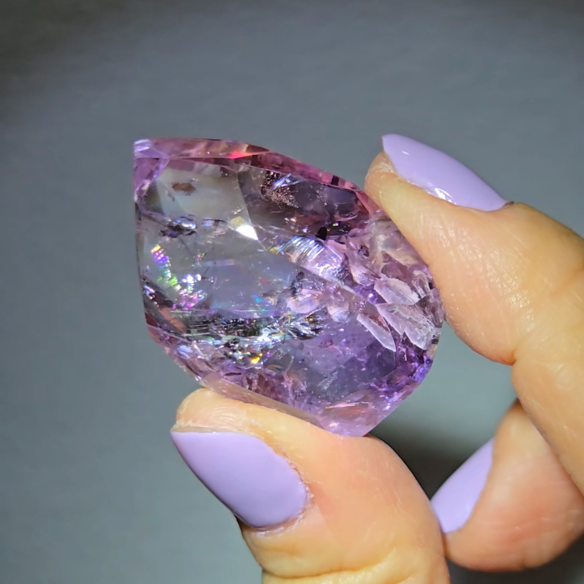 Amethyst pocket stone with rainbows - AM65