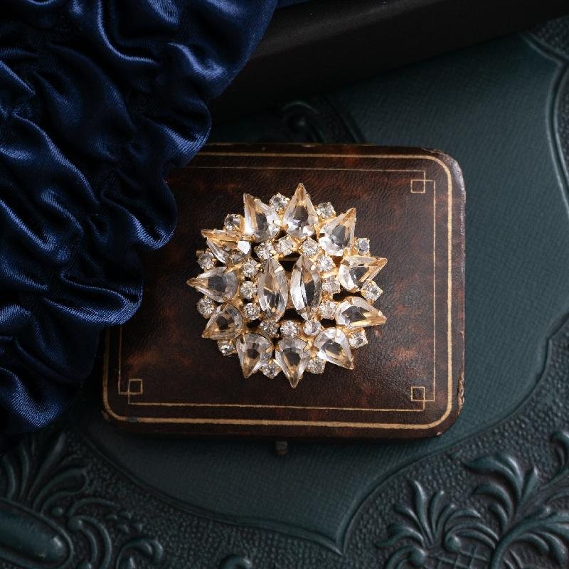 Vintage C.a. 1950s Elegant Domed Clear Glass Crystal Golden Statement Brooch (MT1384)