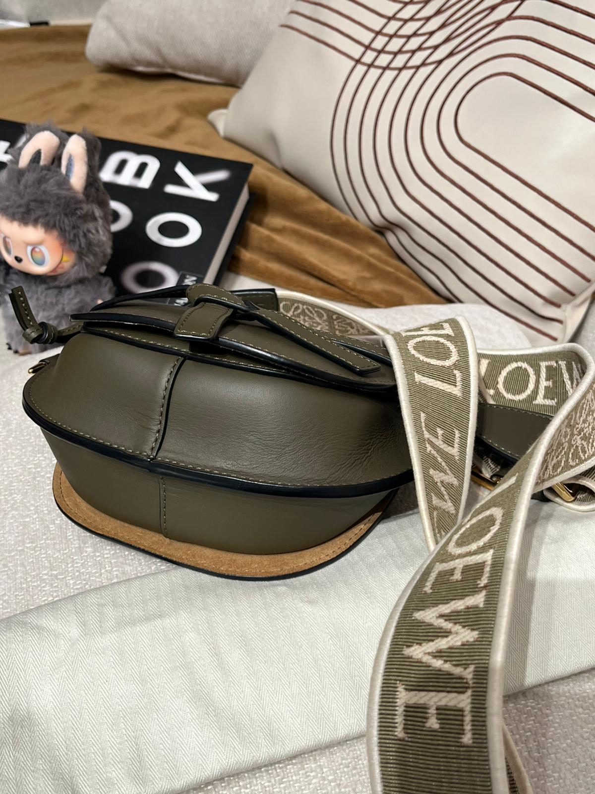 Loewe Mini Gate Calfskin Crossbody Bag 100%Authentic, 95%New ✅Booklet✅Dust bag