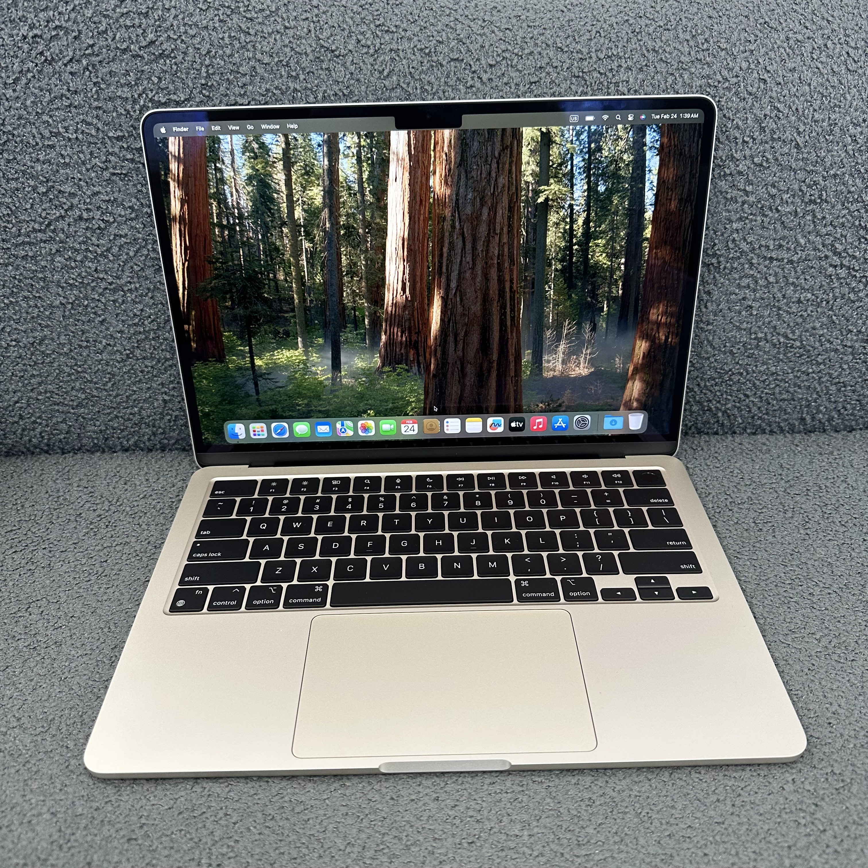 #5476 （超輕薄🔥MacBook M2 Air )APPLE  MacBook Air M2 2022 M2 CPU/8GB Ram/256GB SSD/8核心GPU/Liquid Retina Mon/13.6吋/星光色/ Gaming Laptop / Notebook/ PC / Laptop / MacbookAir / MacBook Pro / MacBookPro
