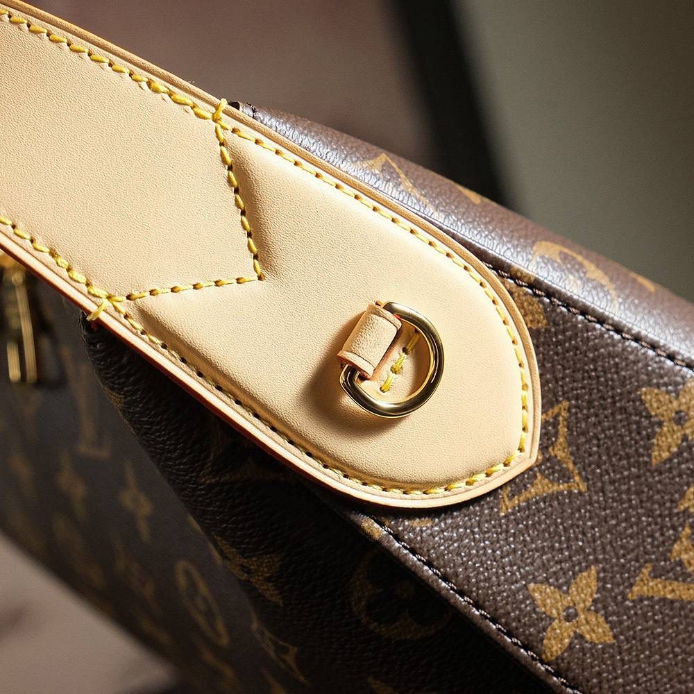 𝐒𝐋𝐎𝐔𝐂𝐇𝐘芯片菱形跳动码系列👜✨ 秋冬必备松弛感系列𝑺𝒍𝒐𝒖𝒄𝒉𝒚腋下包， 延续经典元素的同时又增添几分时尚复古高级的魅力， 崭新挂锁扣吊牌和经典标注新季元素，彰显馿牌的悠久传承与精湛工艺！ 它能够满足现代女性的多样需求穿搭，更能让你在不同场合上体现出多风格元素！ 五金材质：厚镀纯钢五金 皮料材质：法国原厂皮面料【芯片版】 尺寸详情：𝟐𝟐*𝟗*𝟑𝟑𝐜𝐦