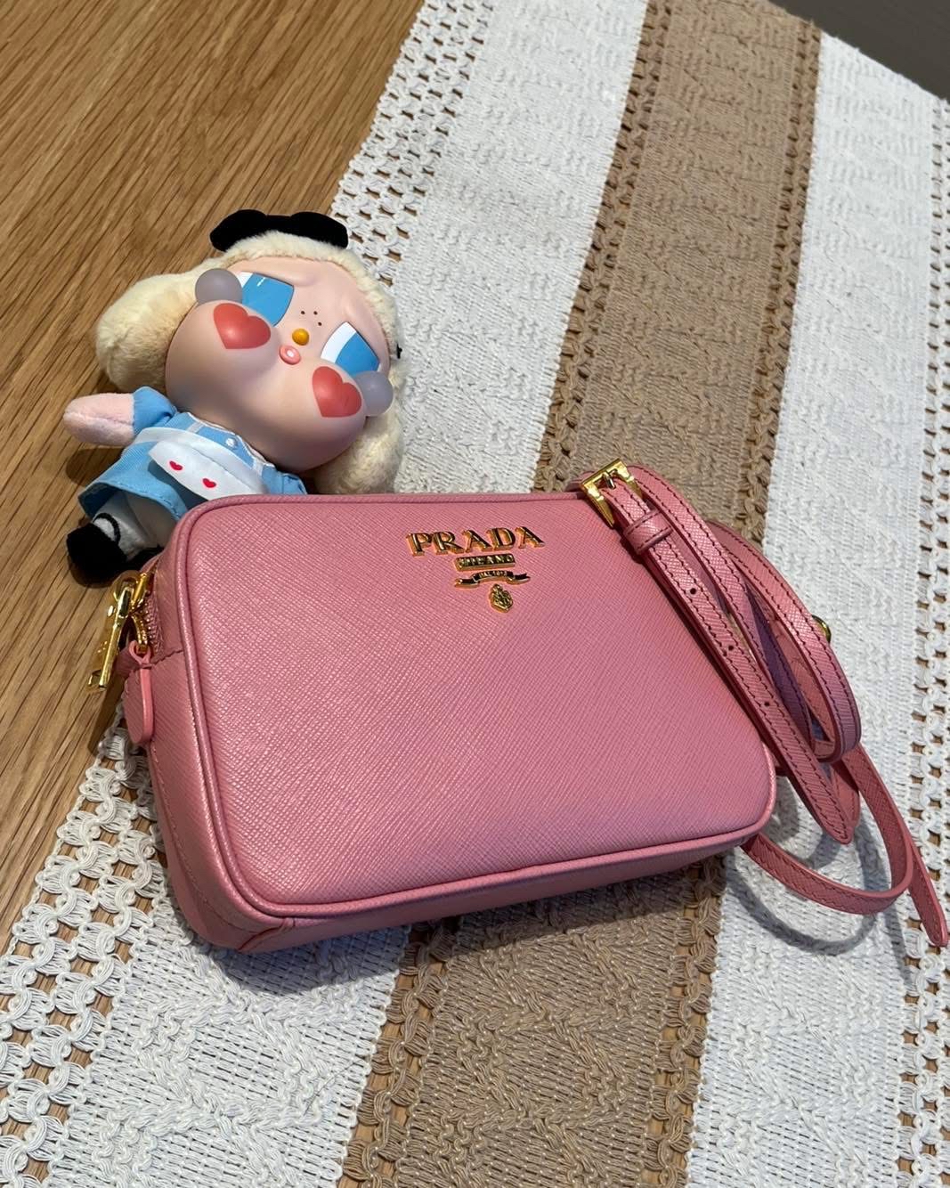 Prada camera bag牛皮斜孭袋  100%Authentic ,98%new  ✅證書✅dust bag