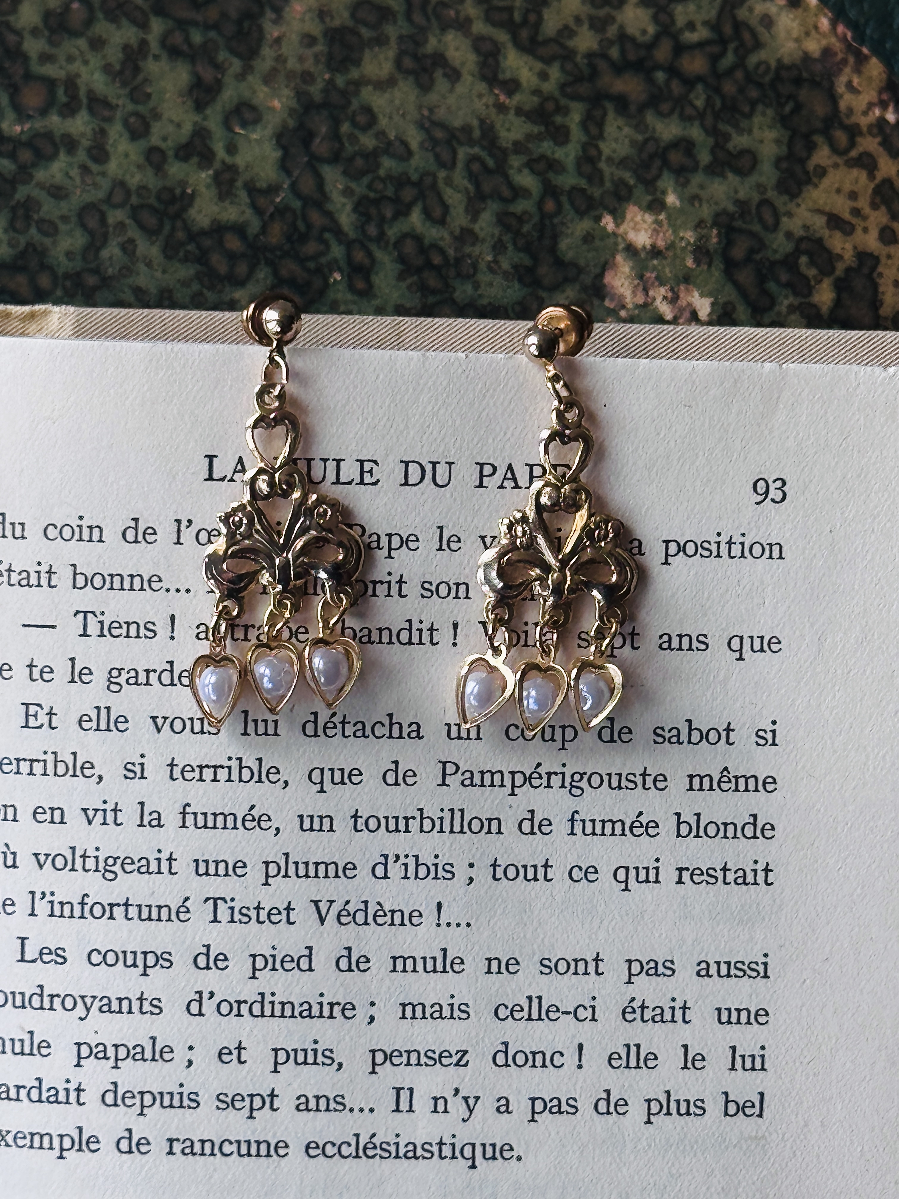 Vintage Elegabg Faux Pearl Heart Dangle Earrings (MT2585-3)