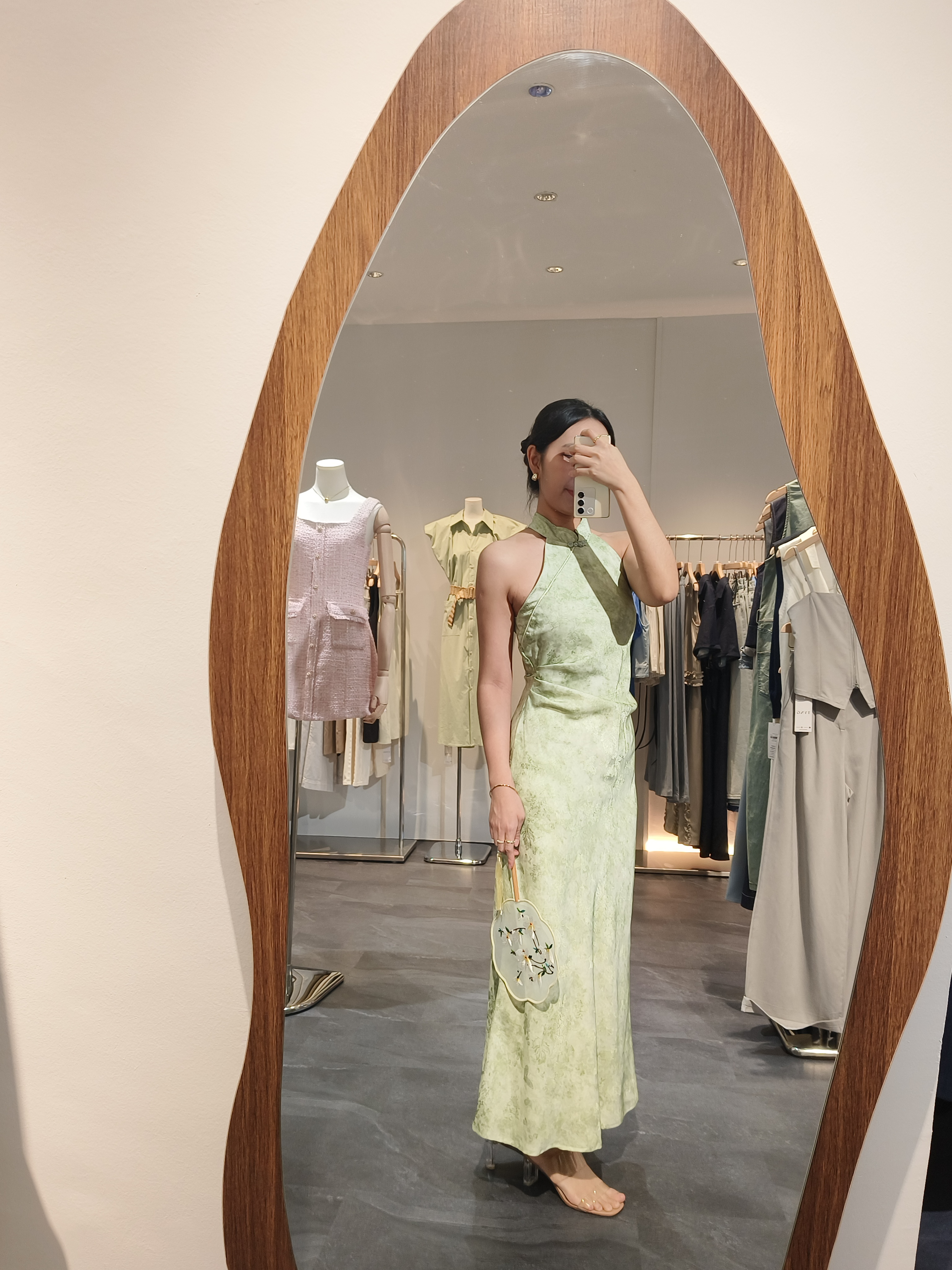 绿色新中式挂脖收腰长裙