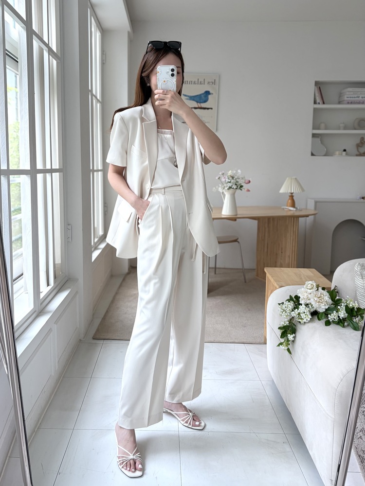 Aveline Relaxed Fit Blazer (Ivory)