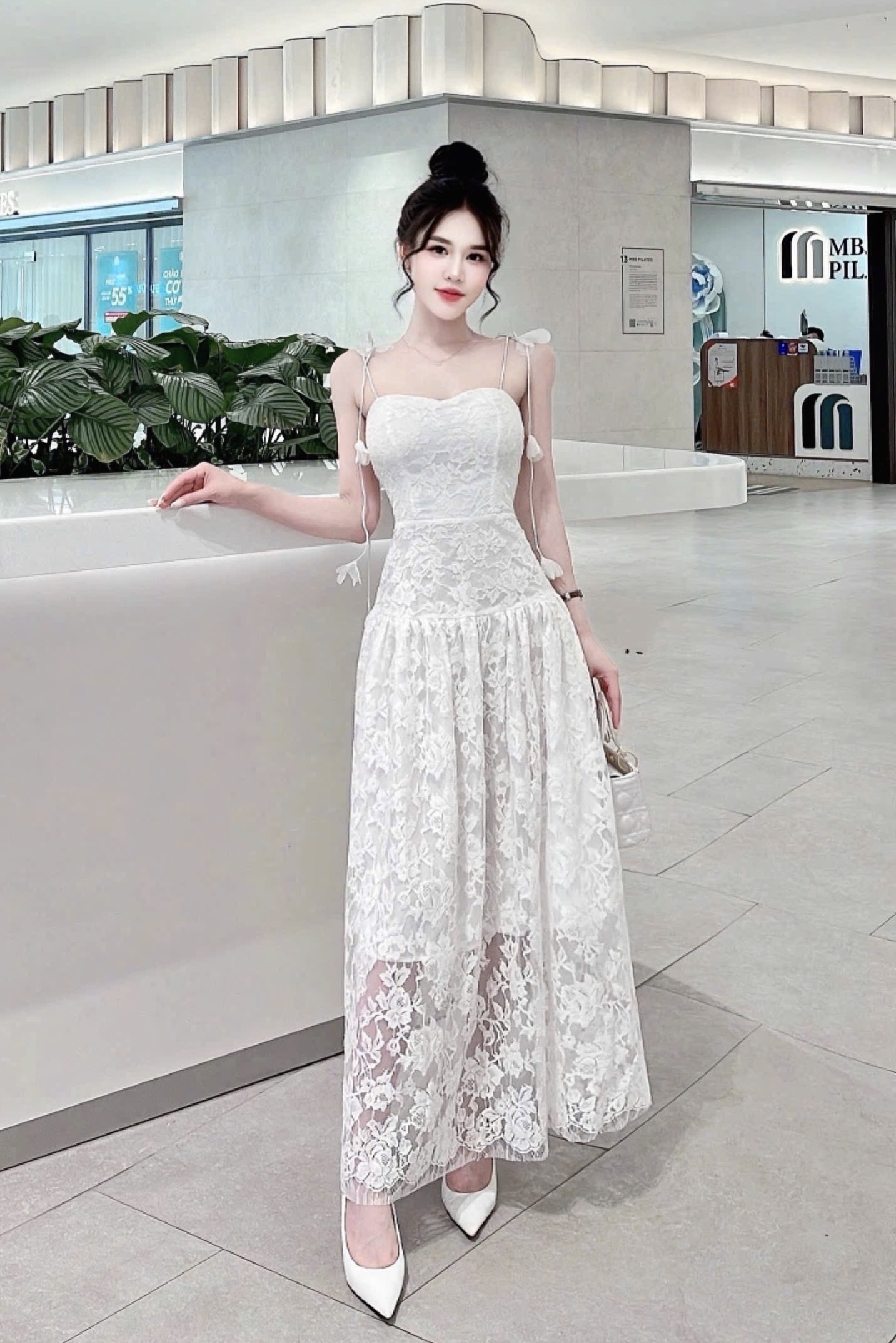 蕾絲中長連身裙