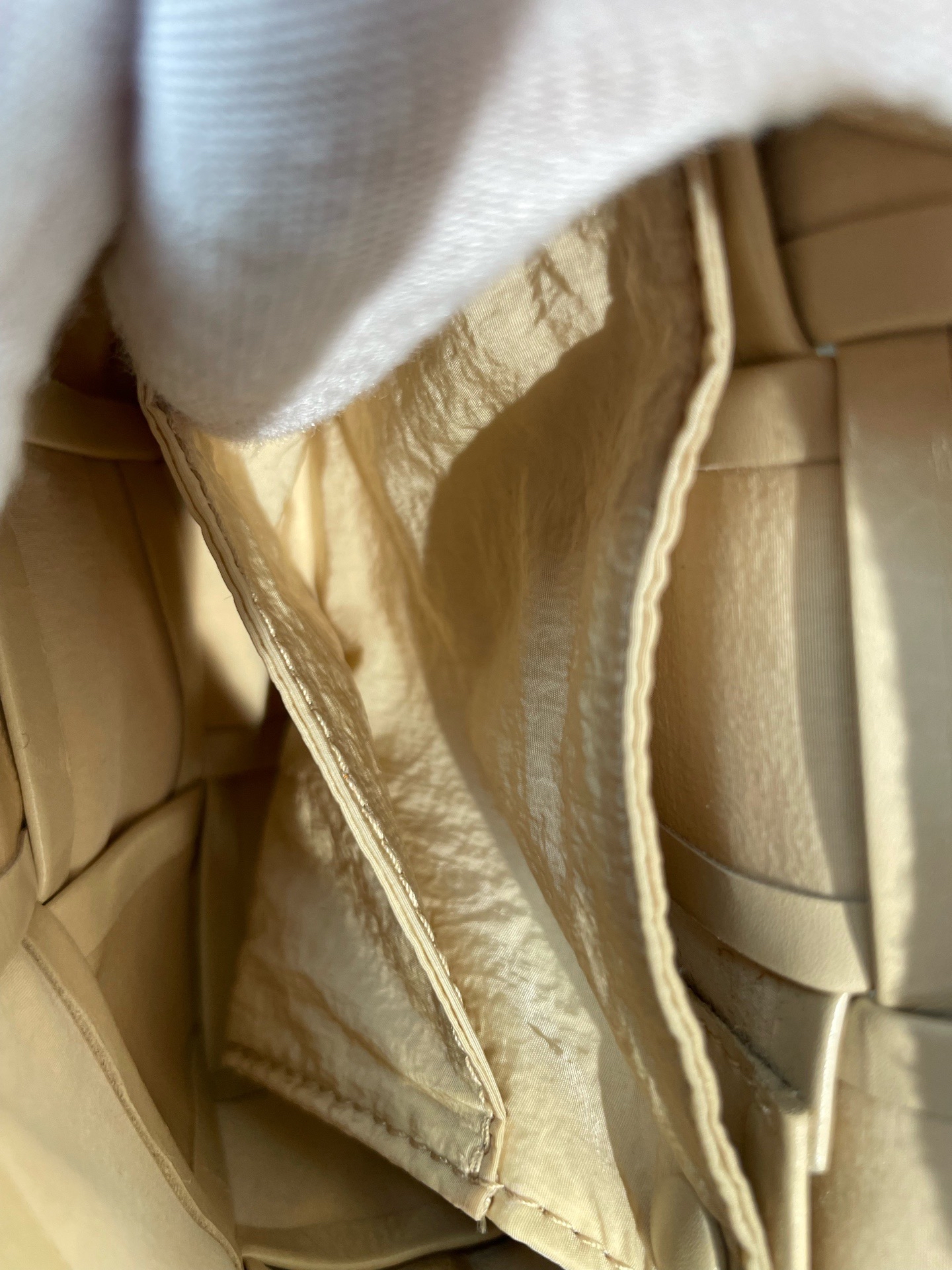 【預訂貨品】BV Candy Cassette六格米黃色編織包 