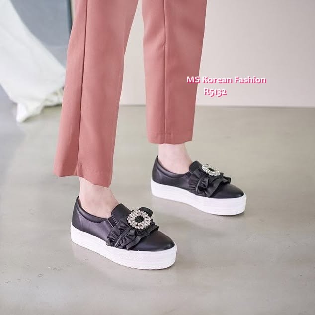 R5132 韓國🇰🇷閃石扣ruffle slipon