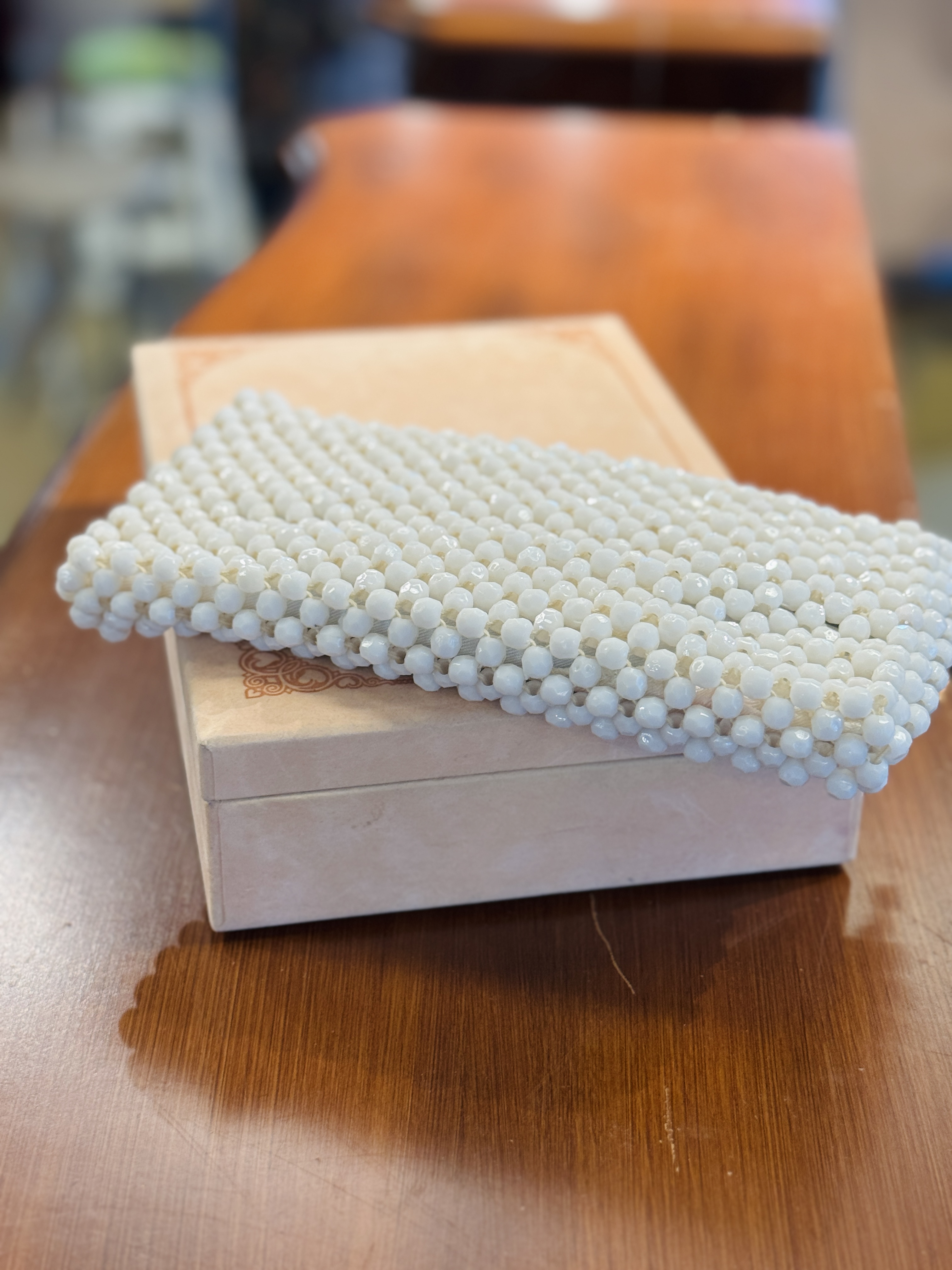 **1960s Likely Made in Hong Kong Envelop Beaded Clutch with Zipper (MT2515)