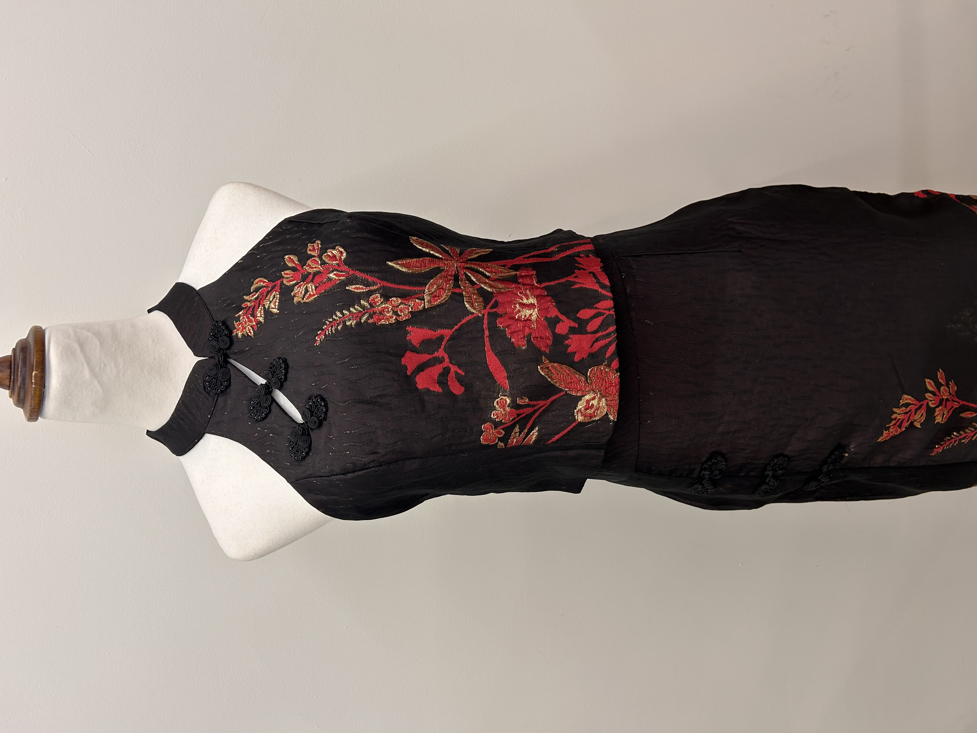 574.WB Cheong San Cut in Top & Skirt 