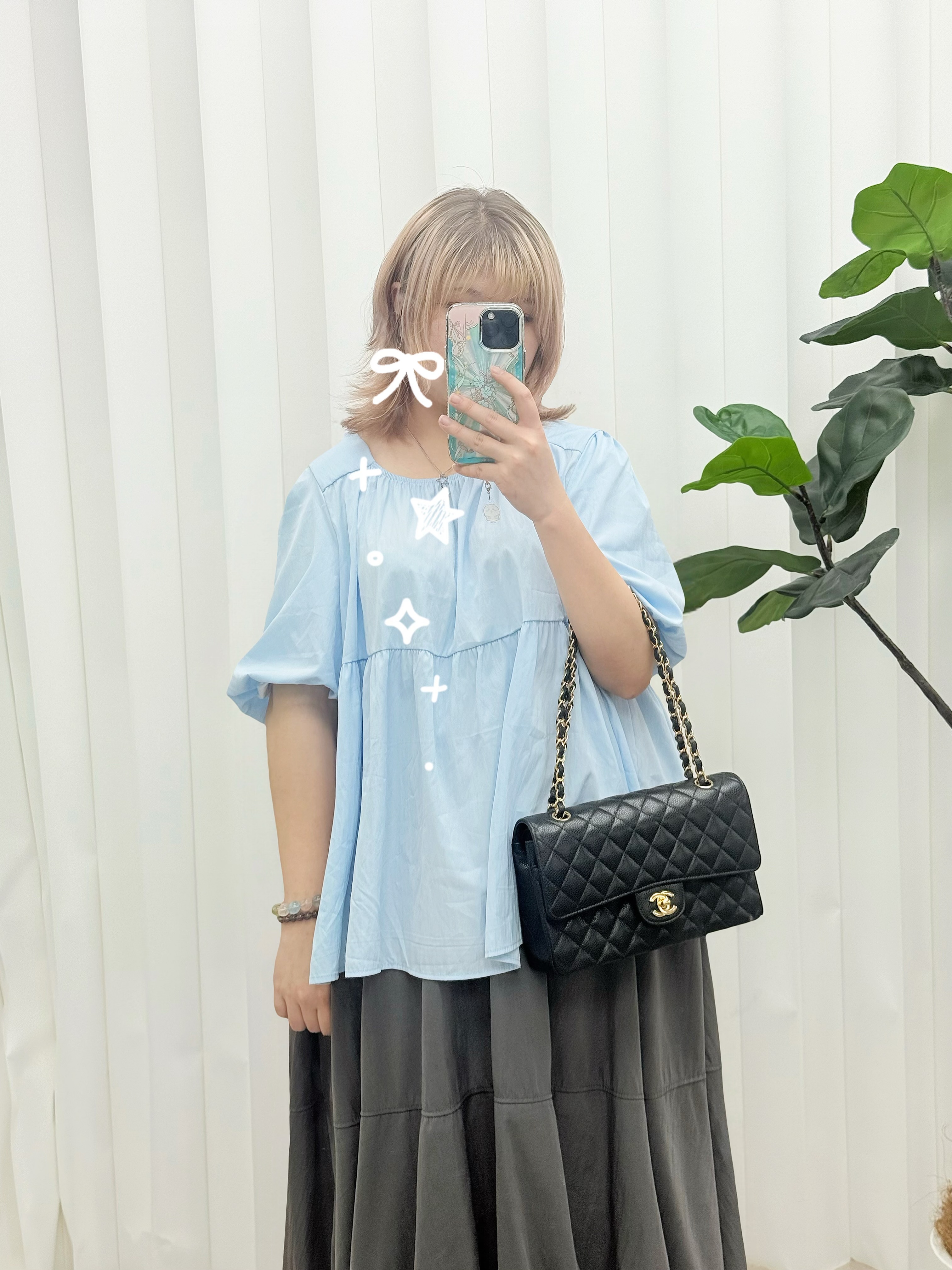 Chanel💫未使用品 🛍️ CF 25cm 🖤30卡 全套👜🎁  15.5*25.5*6.5  荔枝紋牛皮，經典黑金配色，容量實用，大方高貴🖤  配件 - 塵袋、盒、單，未使用品💫  💰優惠價 $46980 new  #收袋王  喜歡的話快點pm/whatsapp 我們💓 銷售熱線51111 321（whatsapp)  我們服務包括有：手袋飾物回收、手袋置換(一換一、一換多也可以） 、專業手袋鑑證、專業手袋護理 Is 購買方法 🏢親臨門市 荃灣南豐中心15樓1521室（荃灣地鐵站a出口1分鐘到）敬請預約 ❤️只賣正品正貨，任驗💓🫰🏻 ❤️‍🔥本店為香港註冊公司絕對真貨，信心保證👍🏻 🫰🏻本店設有鑑證服務，有駐場鑑證師  ✨歡迎追蹤我哋各個平台緊貼最新優惠x貨品🔥😍 👇🏻👇🏻👇🏻👇🏻👇🏻👇🏻👇🏻👇🏻  ⭐️Instagram: aoaocave  🌈Facebook: aoaocave收袋王  🔥Carousell: acluxuryhk  👆🏻👆🏻👆🏻👆🏻👆🏻👆🏻👆🏻👆🏻  ___________________________  Disclaimer🫰🏻All trademarks and copyrights are reserved to the original brand holders. @AOAOCAVE sells only authentic goods and is not affiliated with any of the brands mentioned.  @AOAOCAVE 跟任何品牌無關，而且沒有持有任何品牌資版權，亦沒有與任何品牌合作。所有商標及版權歸屬於品牌坊所有，帖子只作分享用途。  #aoaocave #手袋回收 #名牌買賣