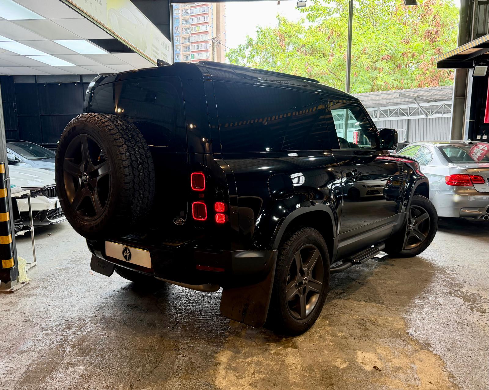 Land Rover Defender 90 D250 2023
