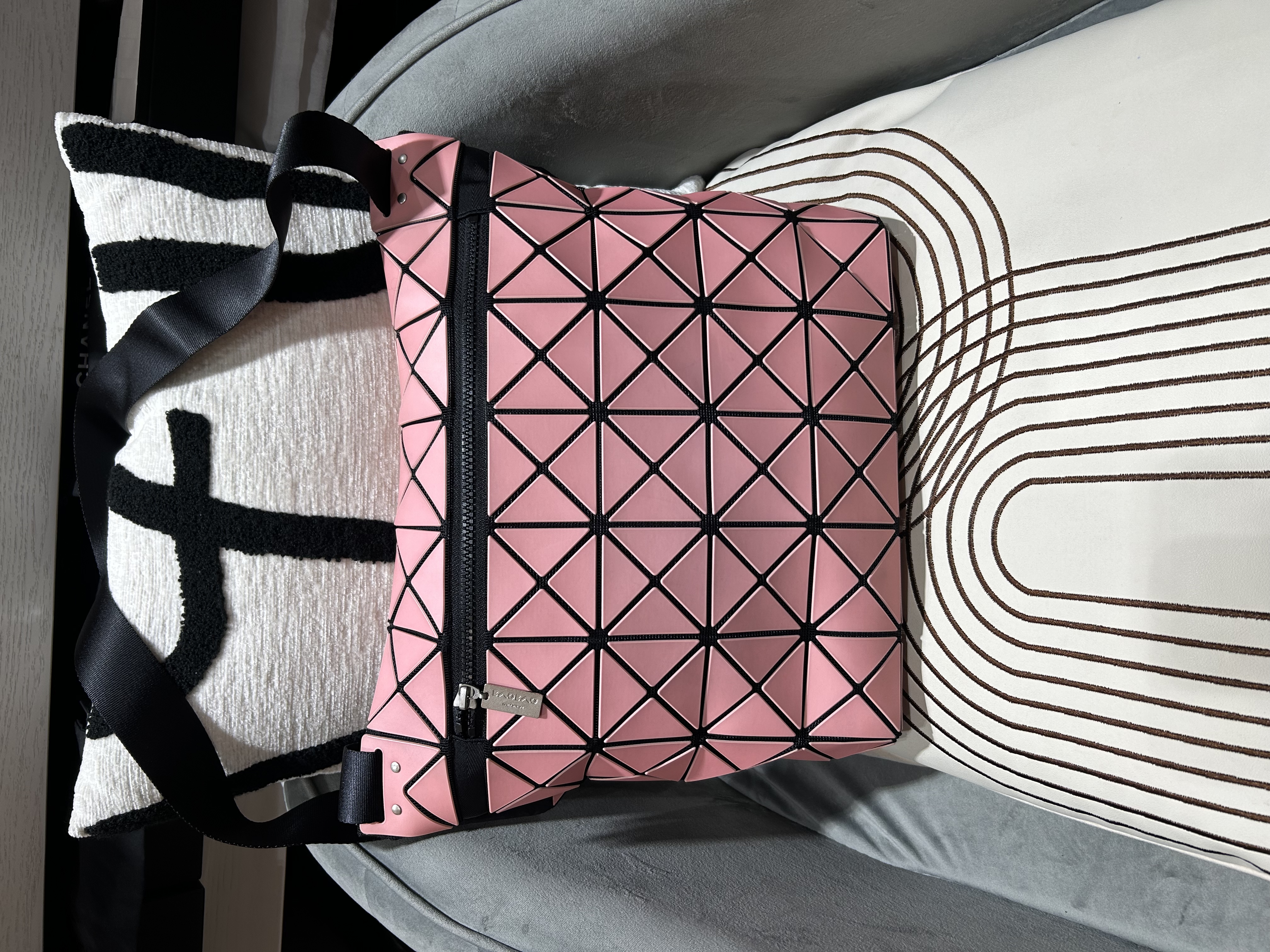 Issey Miyake Bao Bao flap messenger bag Crossbody Bag 100%Authentic, 95%New ✅Dust bag