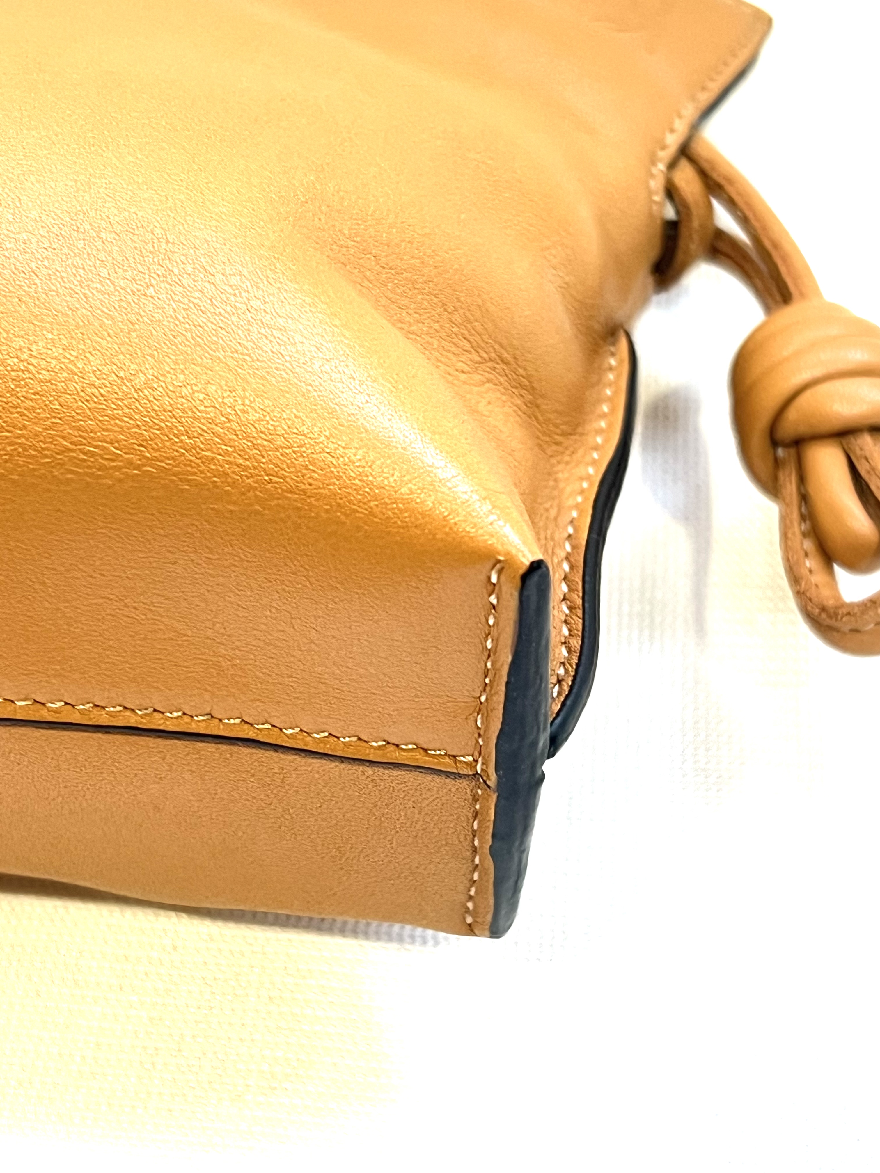 Pre-Owned LOEWE Nano Flamenco Leather Clutch / Product Code: 26041652