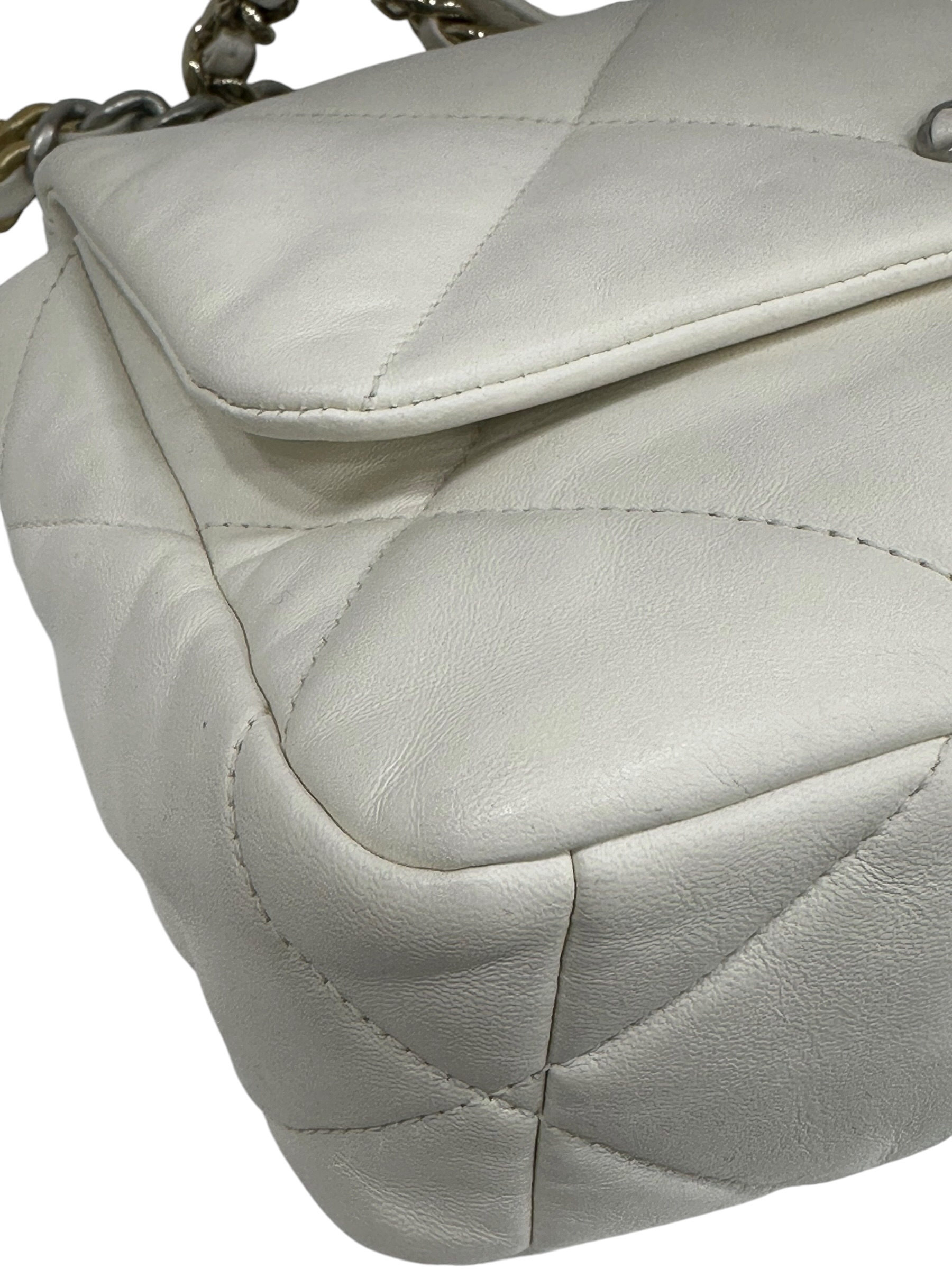 Pre-Owned CHANEL 19 Flap Bag / Product Code: 072103