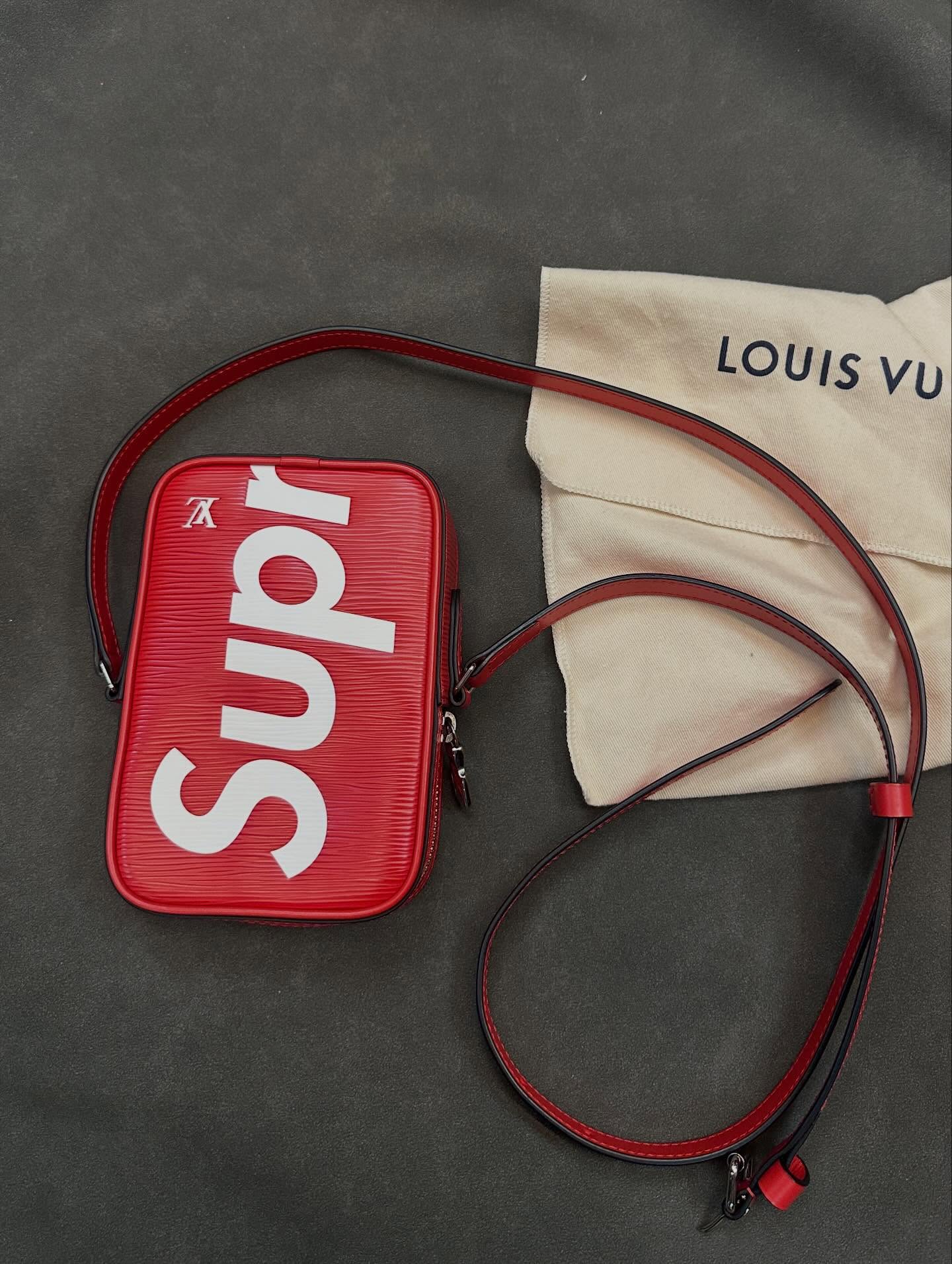 supreme x LV bag 99新 HKD 22000