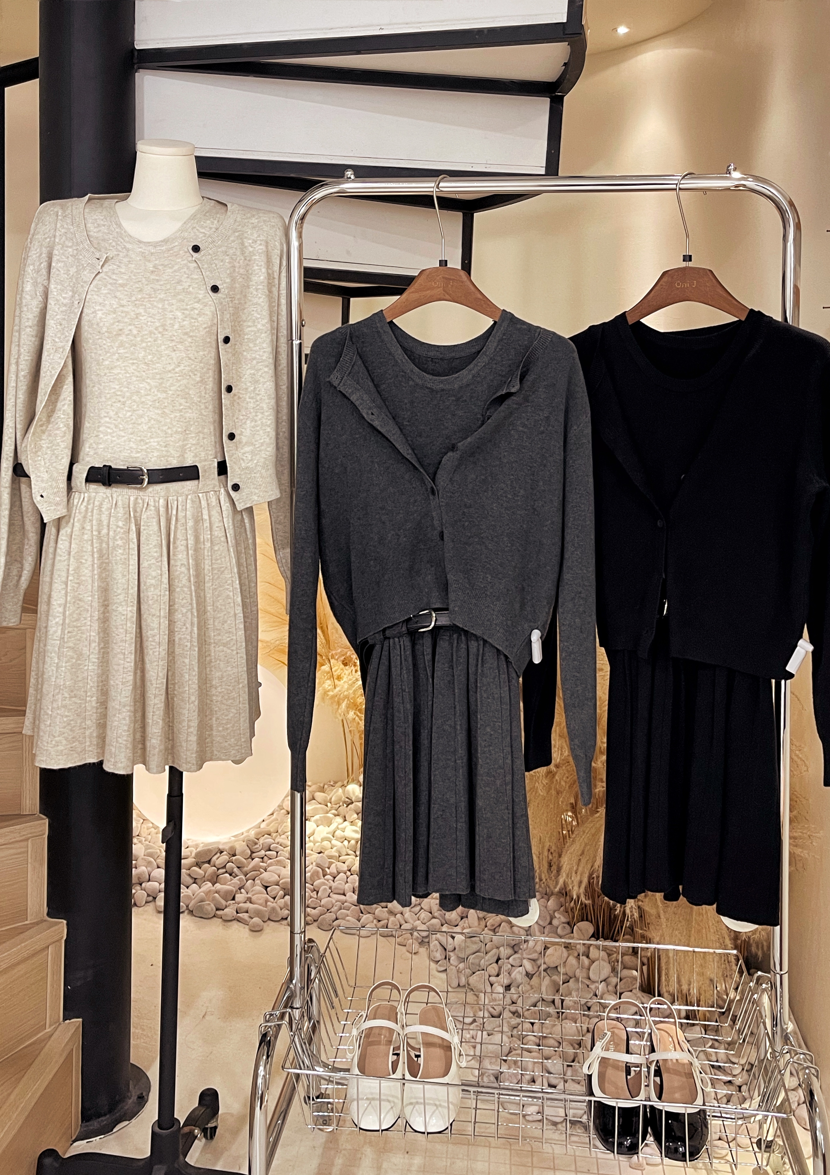 无袖连身裙(腰带)+针织外套