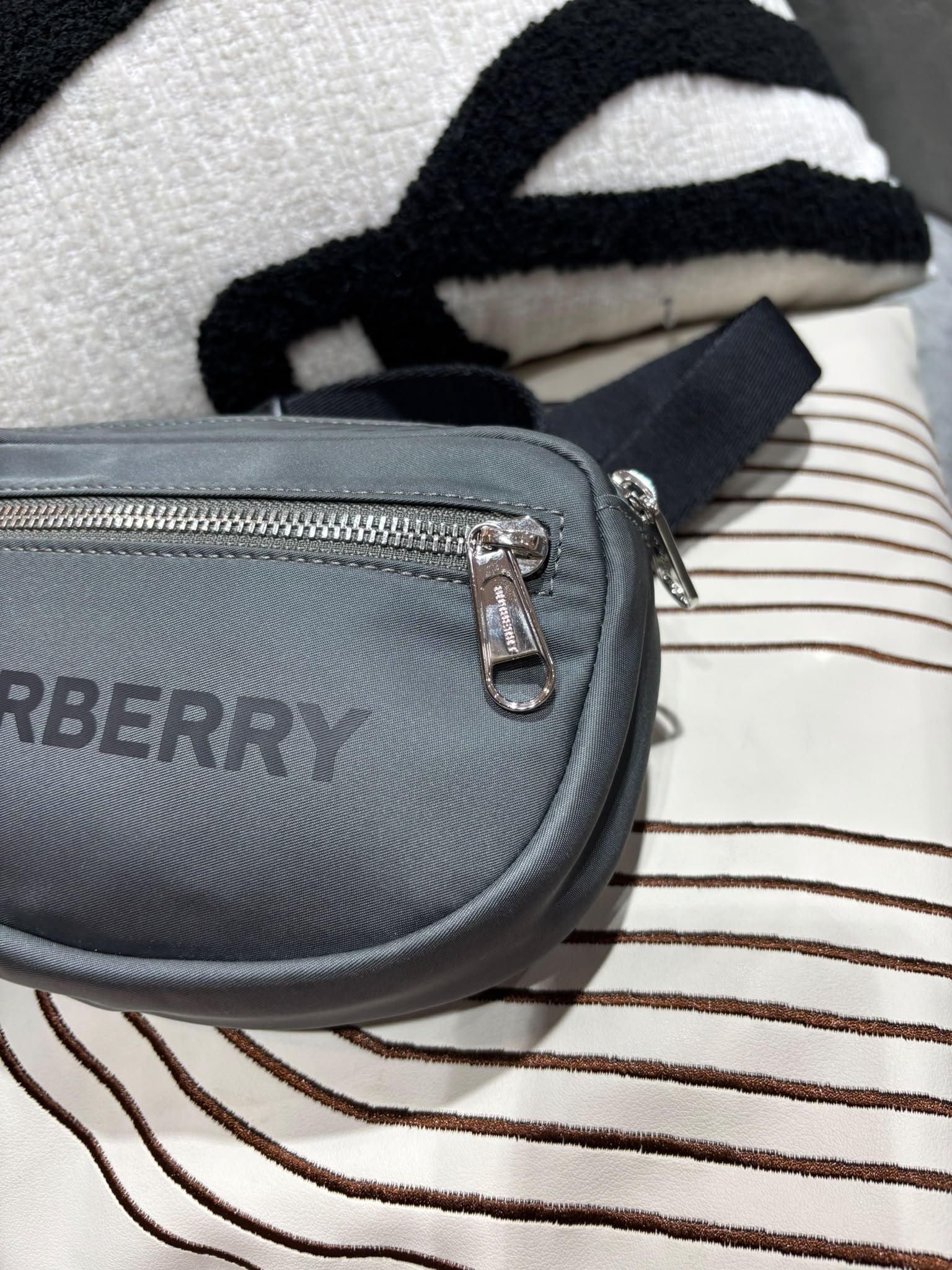 Burberry belt bag nylon waist bag 腰包 100%Authentic, 98%New ✅dust bag