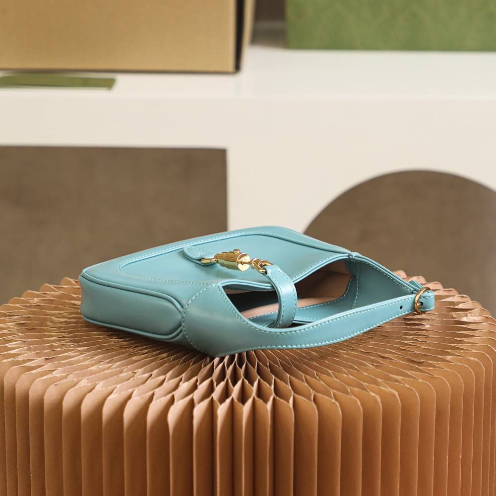 𝐉𝐚𝐜𝐤𝐢𝐞 𝐌𝐢𝐧𝐢 𝟭𝟵𝟲𝟭 ➻637091 原厂皮 ▶尺寸：19*13*3cm 经典𝐉𝐚𝐜𝐤𝐢𝐞 1961系列经典回归， 重新推出精致小巧的𝐌𝐢𝐧𝐢设计， 具有辨别度的样貌重回时尚前沿， 经典的样貌注入现代的时尚元素， 更加复古有高级感， 小巧的包身越看越喜欢， 两条肩带的设计， 更是让你拥有不同的感觉！🌈