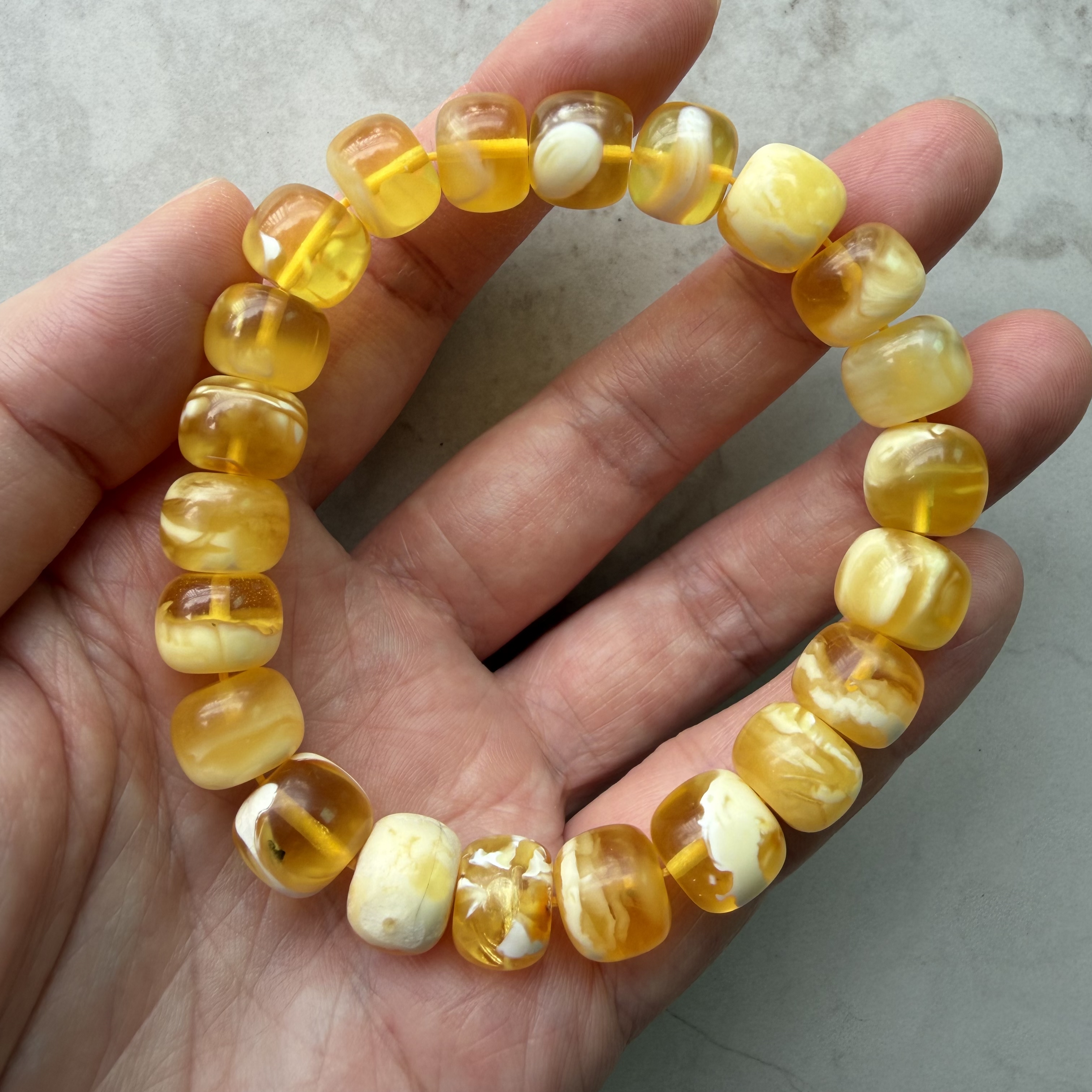 ［閉店一口價］10.5mm波羅的海金瓷白妖老型手串