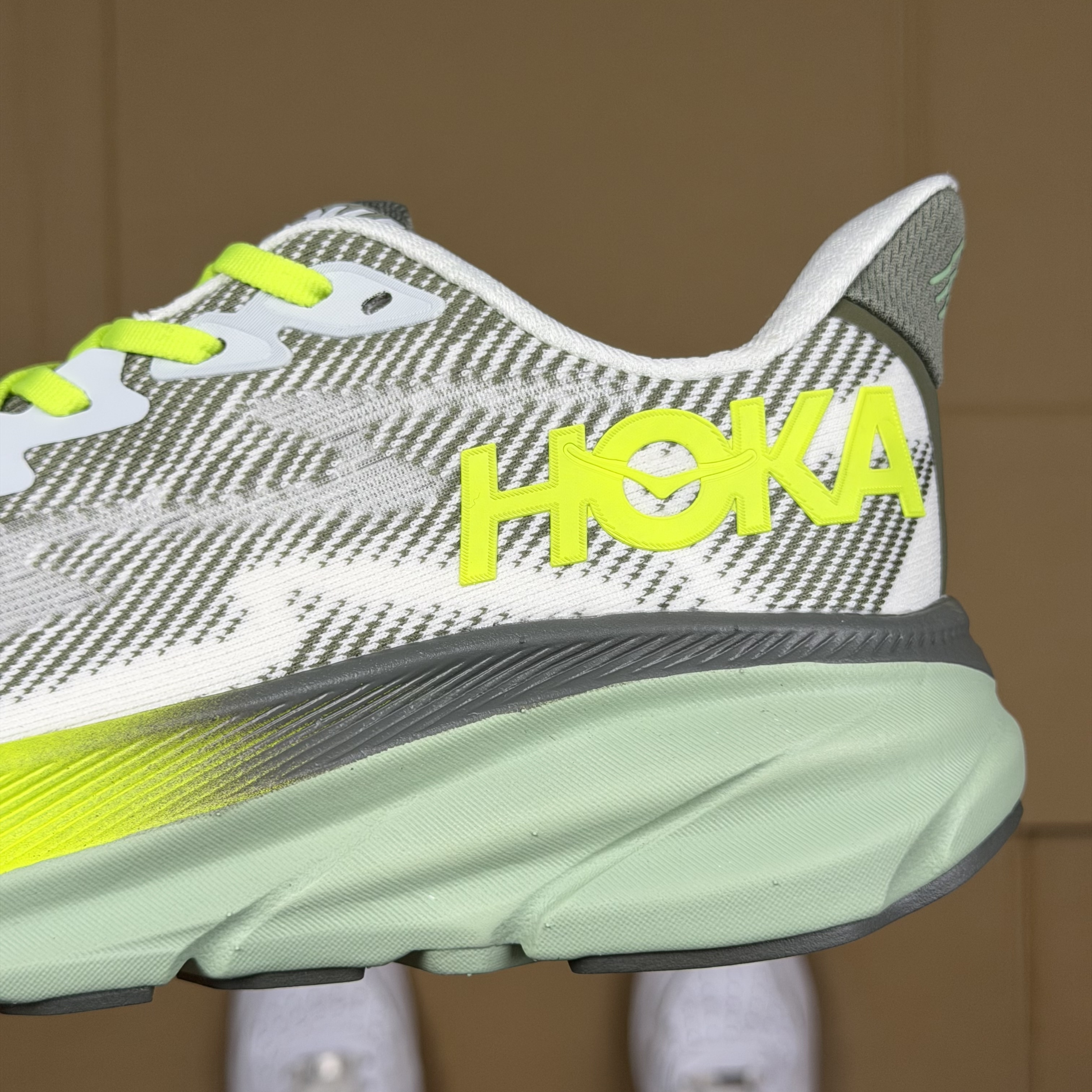Hoka Clifton 9
