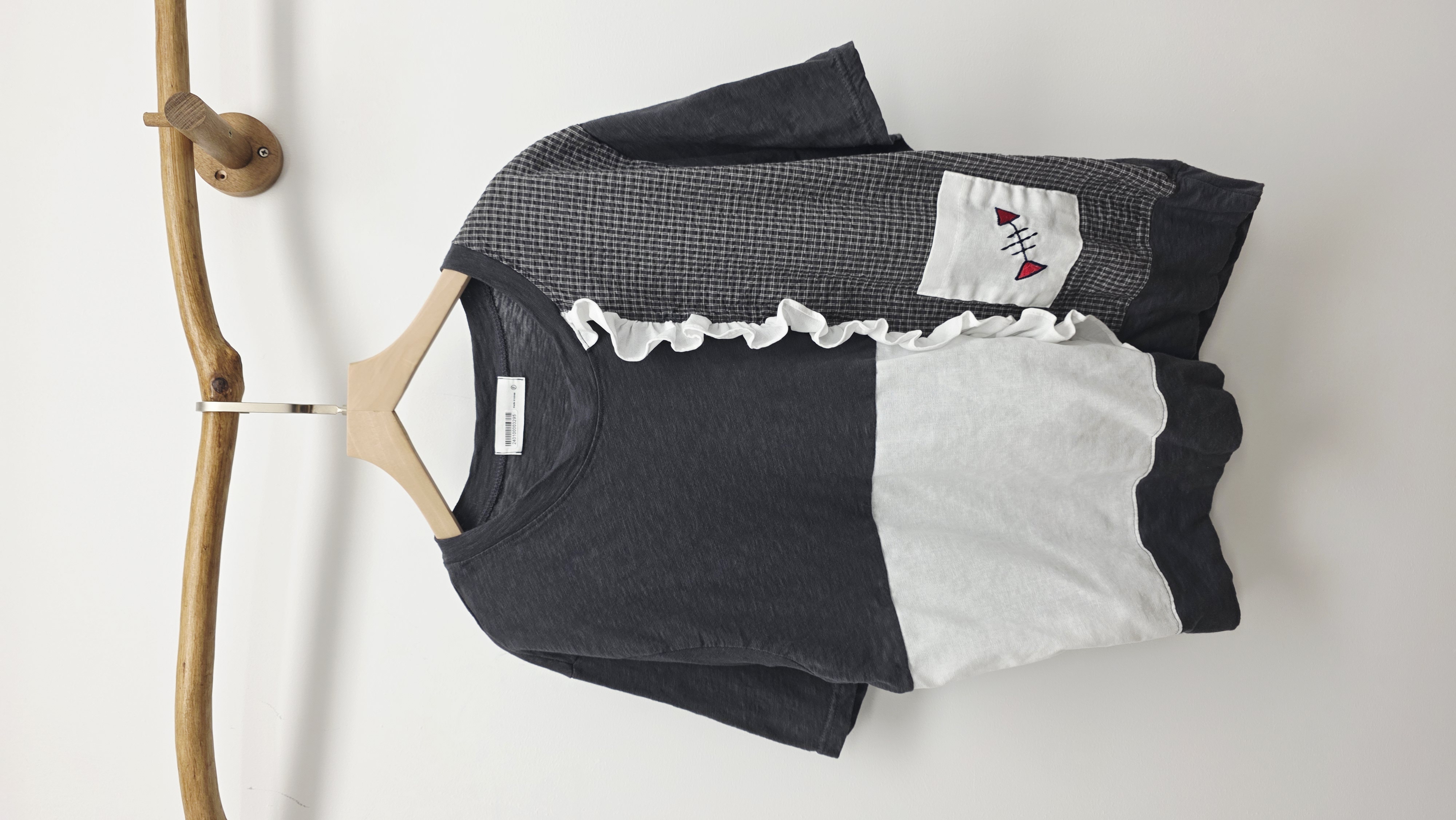 韓國炭灰拼白魚骨袋刺繡棉Tee