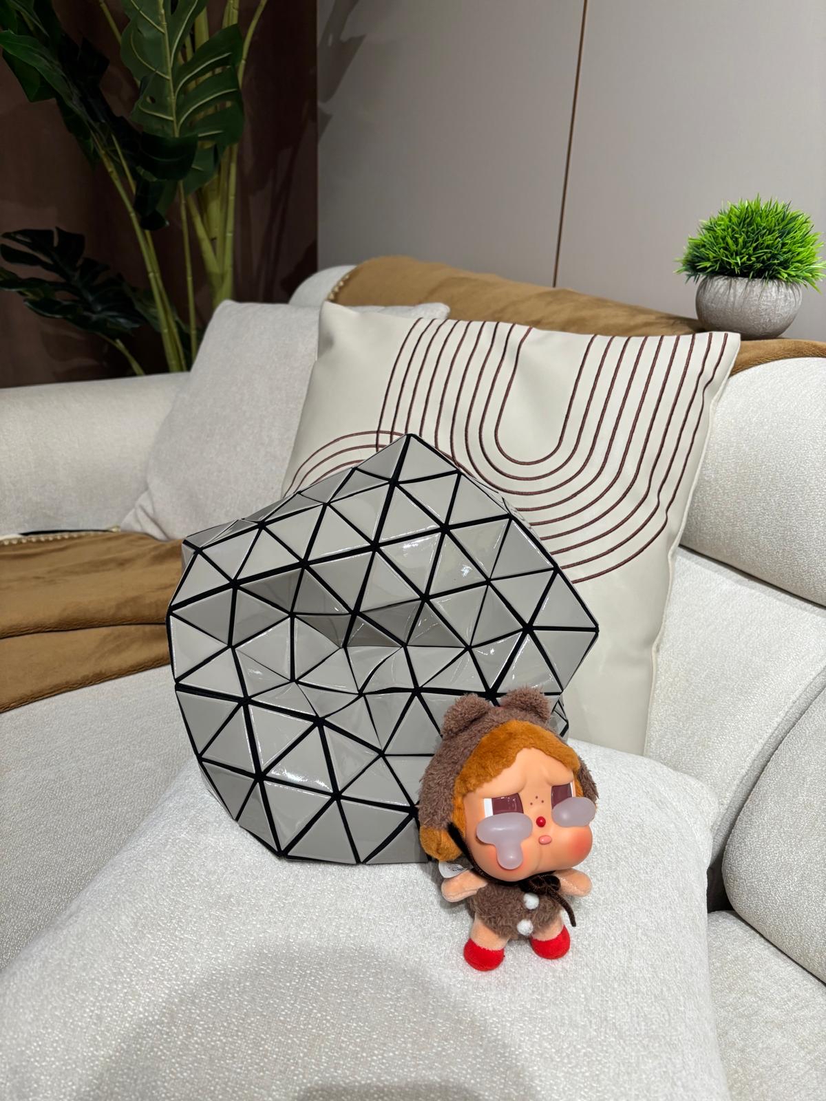 Issey Miyake Bao Bao Planet Shoulder bag 100%Authentic, 98%new 