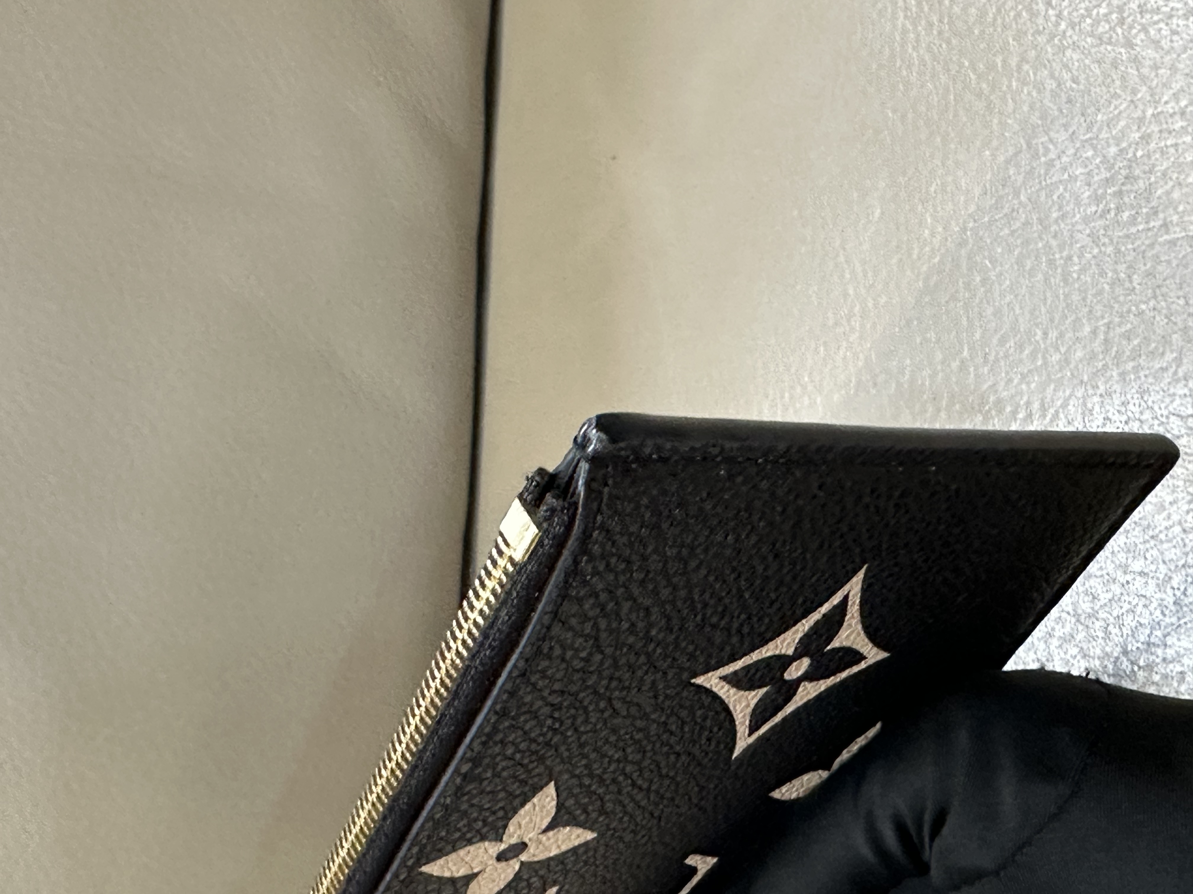 Pre-owned LV Félicie Pochette in bicolor Monogram Empreinte leather / Product Code: 26040508