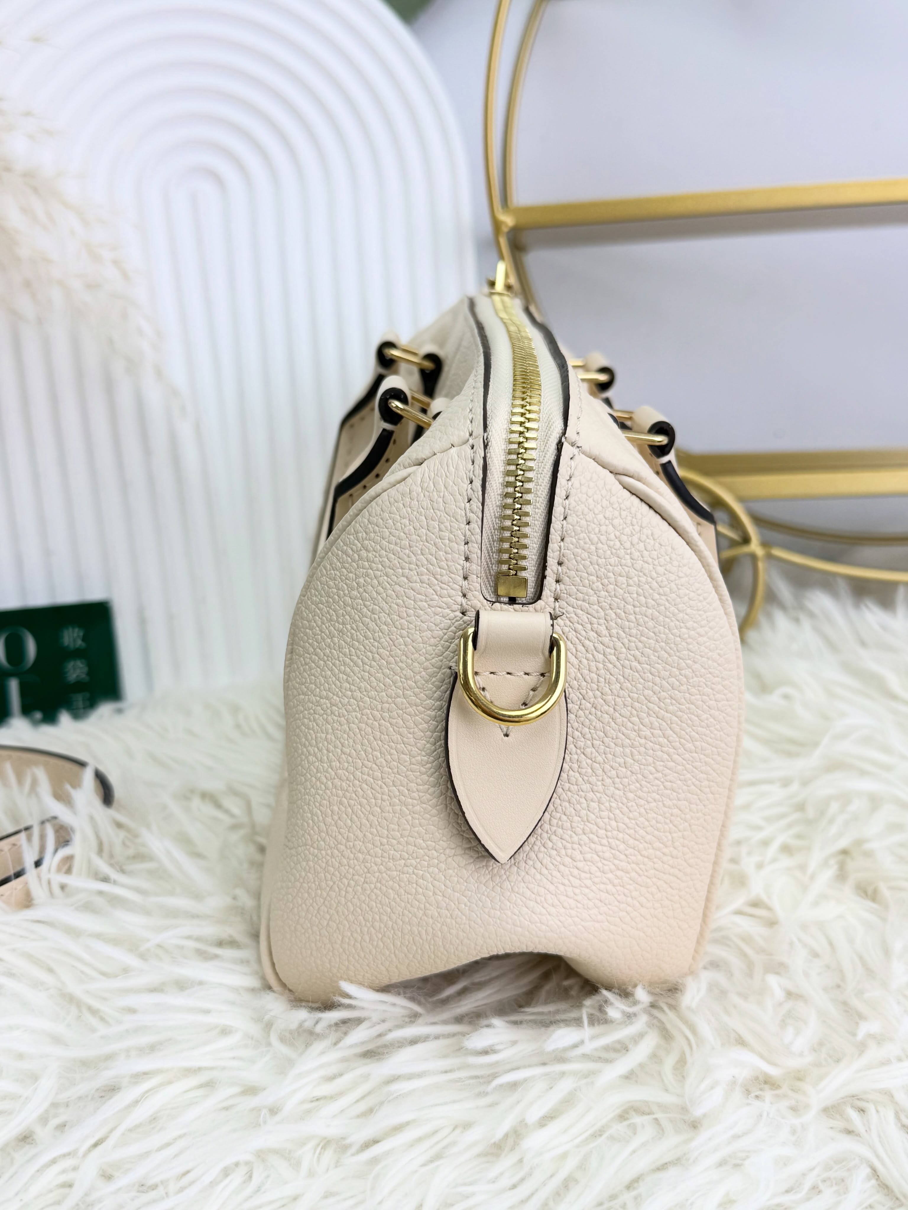 Lv👜 PRE OWNED 🛍️Speedy Bandoulière 20 白色 老花壓花皮革拼金屬鏈條肩帶 有塵袋 有鎖頭鎖匙 有盒 