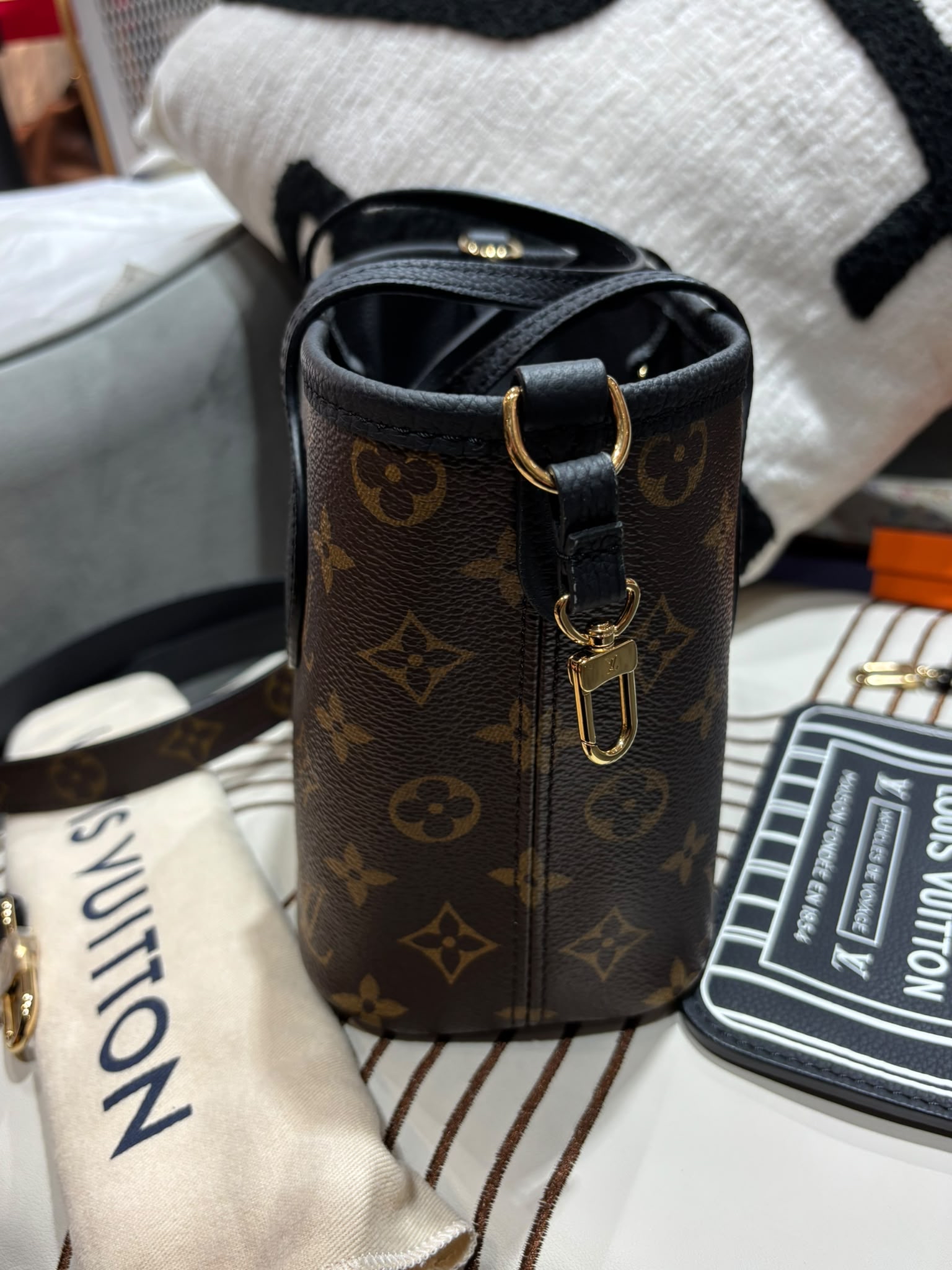 LV Neverfull Inside out bb leather100%Authentic, 99%New ✅pouch ✅Dust bag✅Box