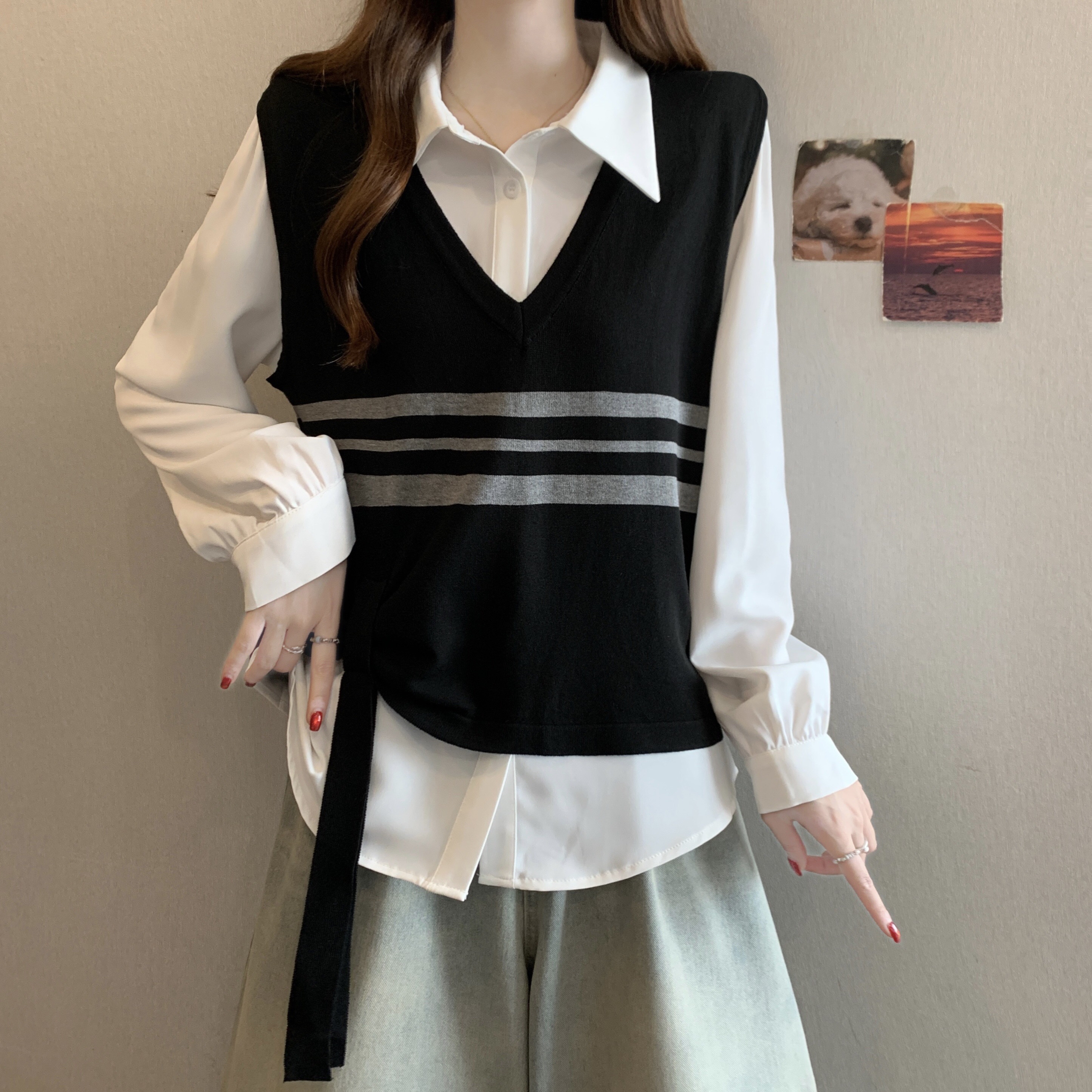 B140(69420+62158) 韩系长袖白衬衫与撞色条纹下摆飘带黑灰针织马甲两件套上衣