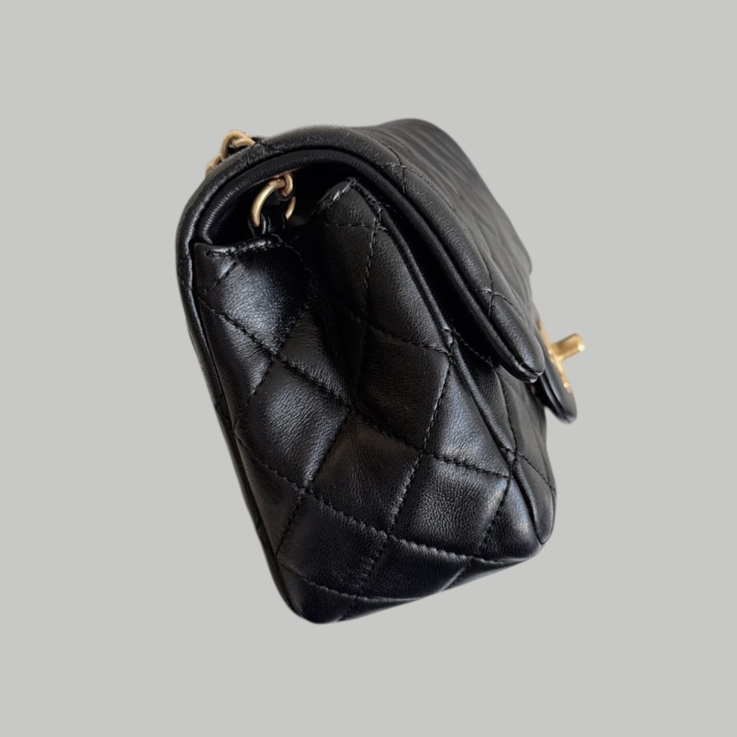 Chanel Lambskin 方胖金球