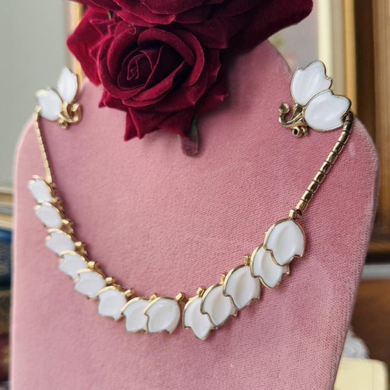 Rare! Crown Trifari 1951 Advert Piece Dogwood Milk Glass “Fashion Blossoms from the Garden of Jewels” series Necklace and Clip Earrings Set (MT2251)