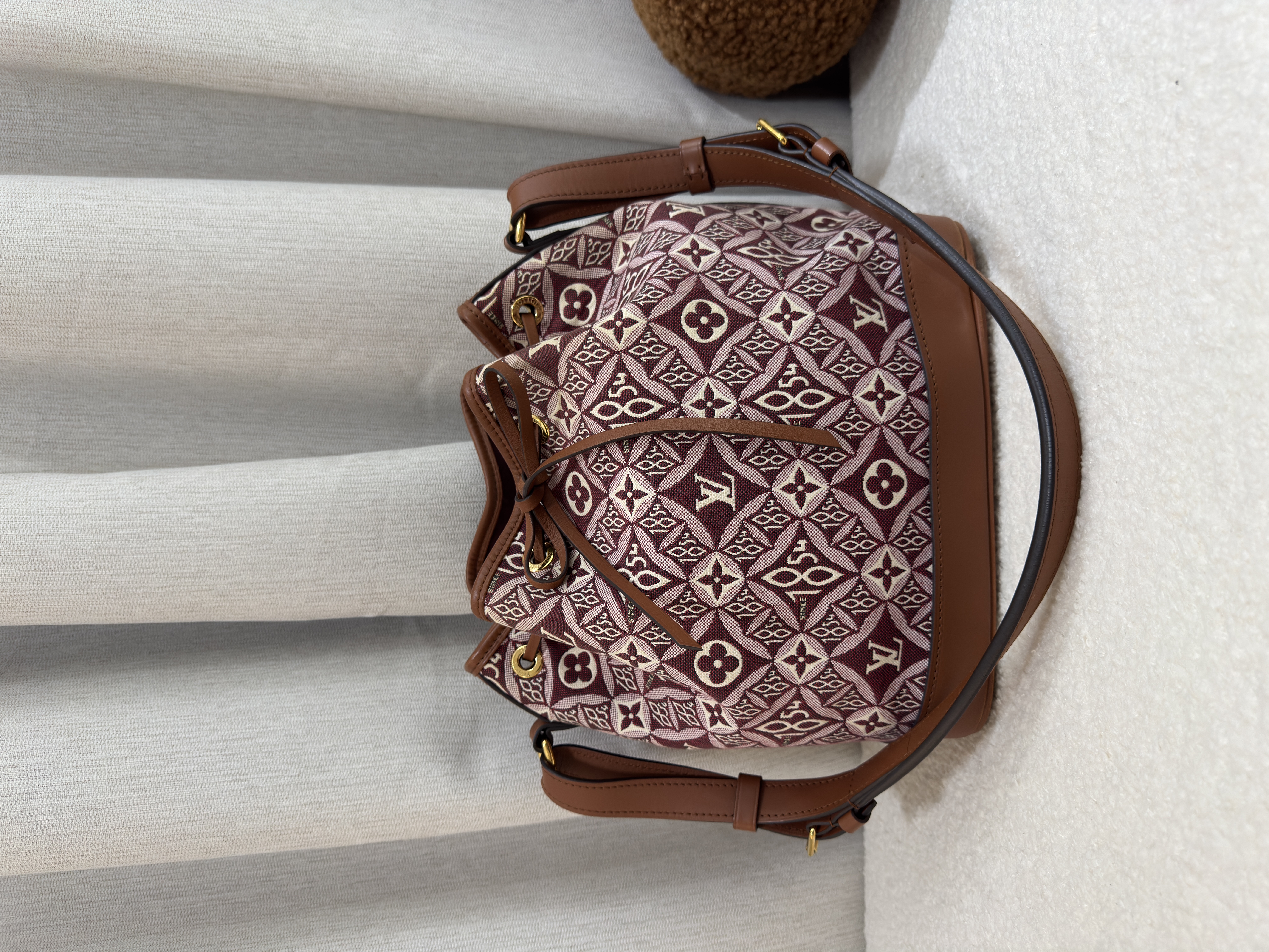 Pre-Owned Louis Vuitton Red Bucket Bag / Product Code : 26021606