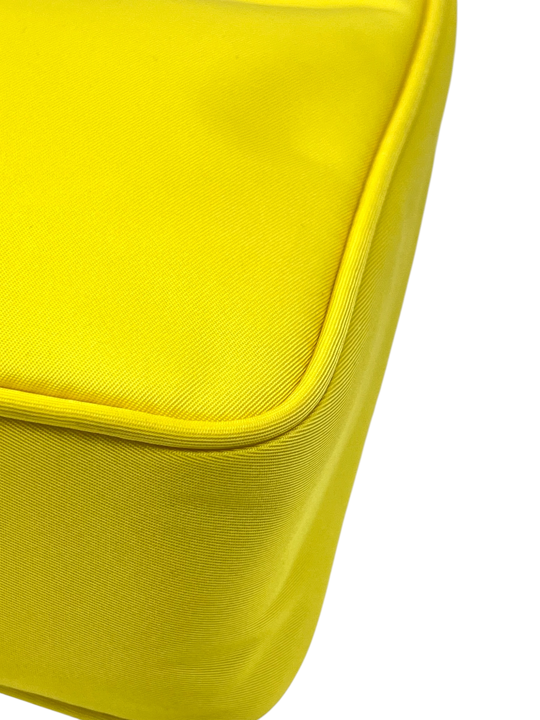 Pre-Owned PRADA Re-Edition 2000 Tessuto / Product Code: 26051914