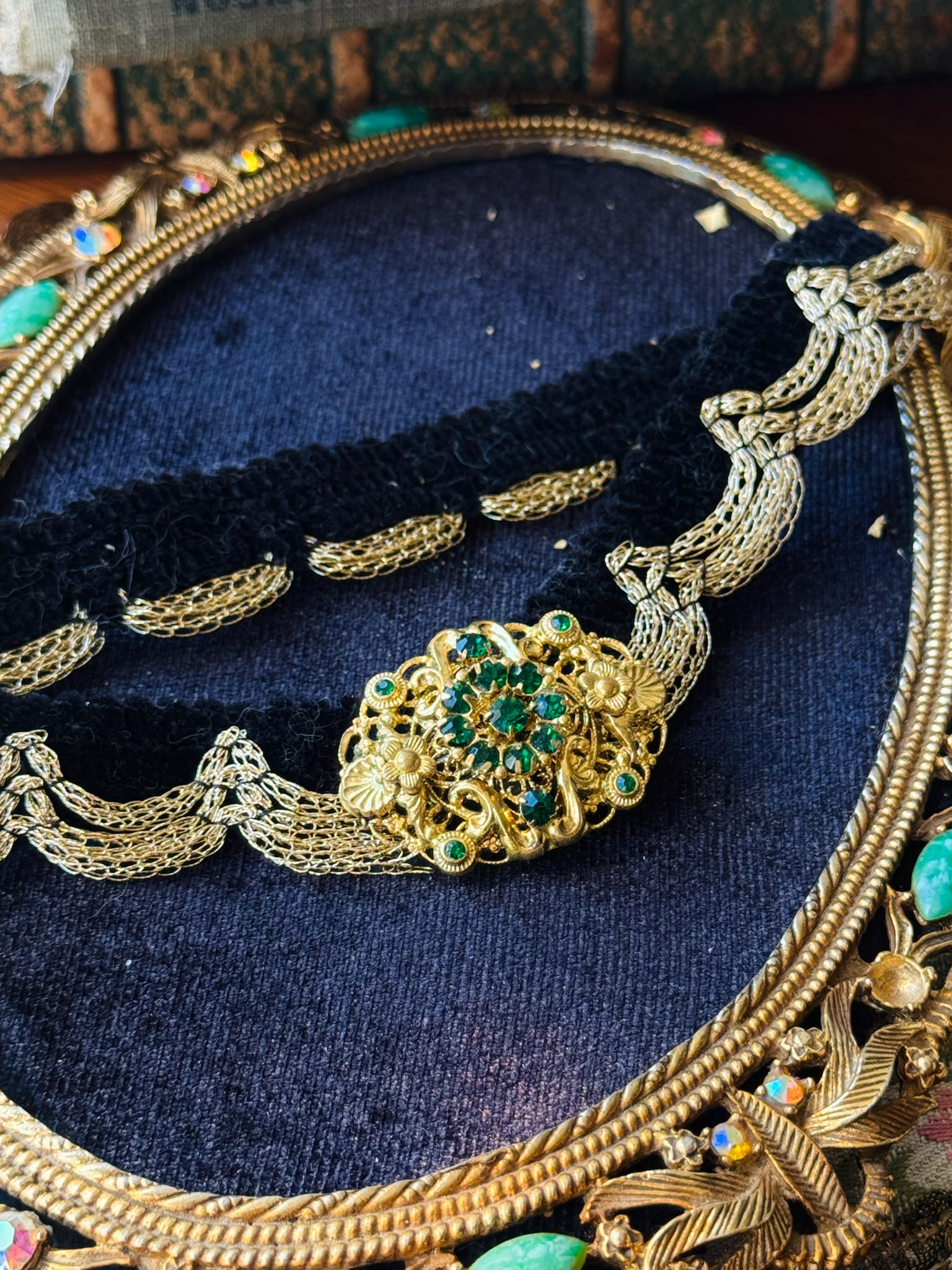  Vintage 1950s Czechoslovakian Filigree Style Green Rhinestone Brooch(NZ124)